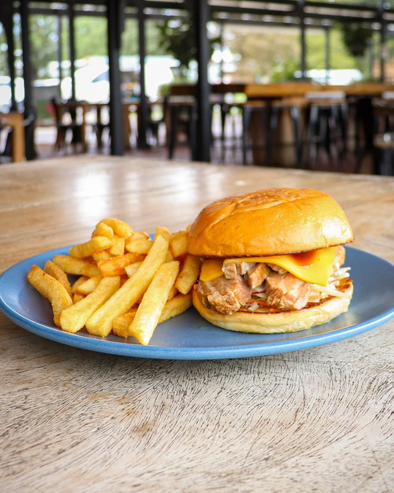 Your Thursday night plans? Sorted 🍔🍻

Stacked burgers, cold beers and all your favourite feeds waiting for you tonight. Grab the family and settle in for the perfect midweek excuse to head out 🤝