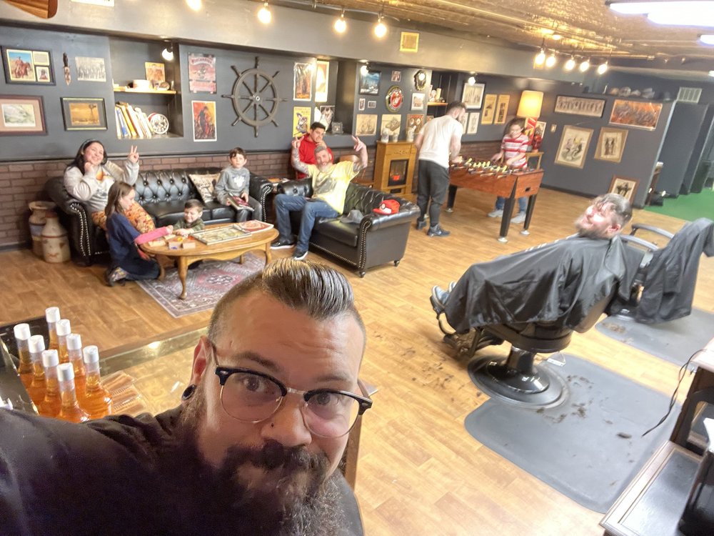 Braly's Barber Den