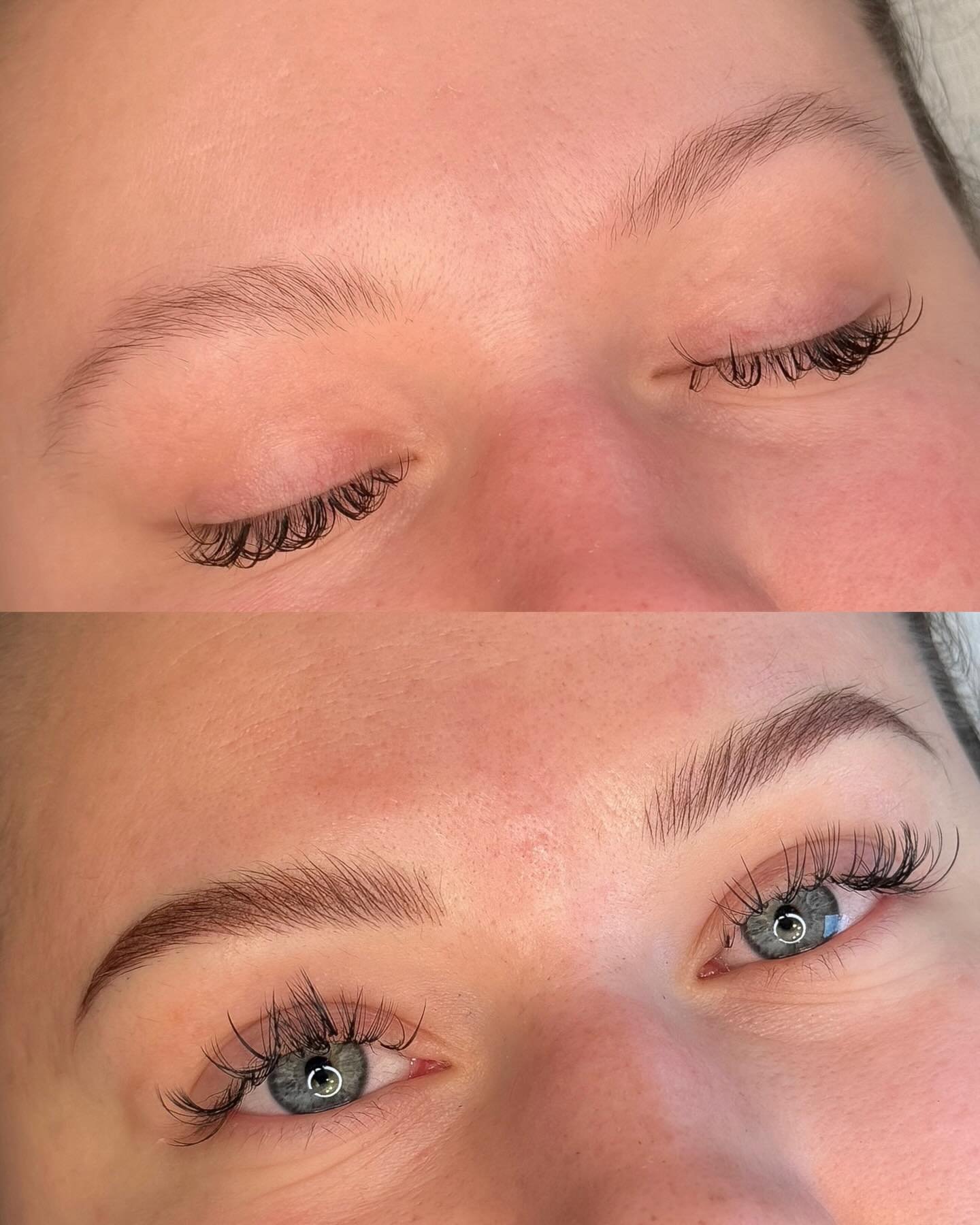 COMBO brows 🔛 🔝 

Super fluffy and blended and sooo fun to do! 

The best brows are always the ones that flow WITH the natural brows instead of fighting against them. 

Swipe to see her full transformation &mdash;> 

.
.
.
.
.
#microbladingtacom