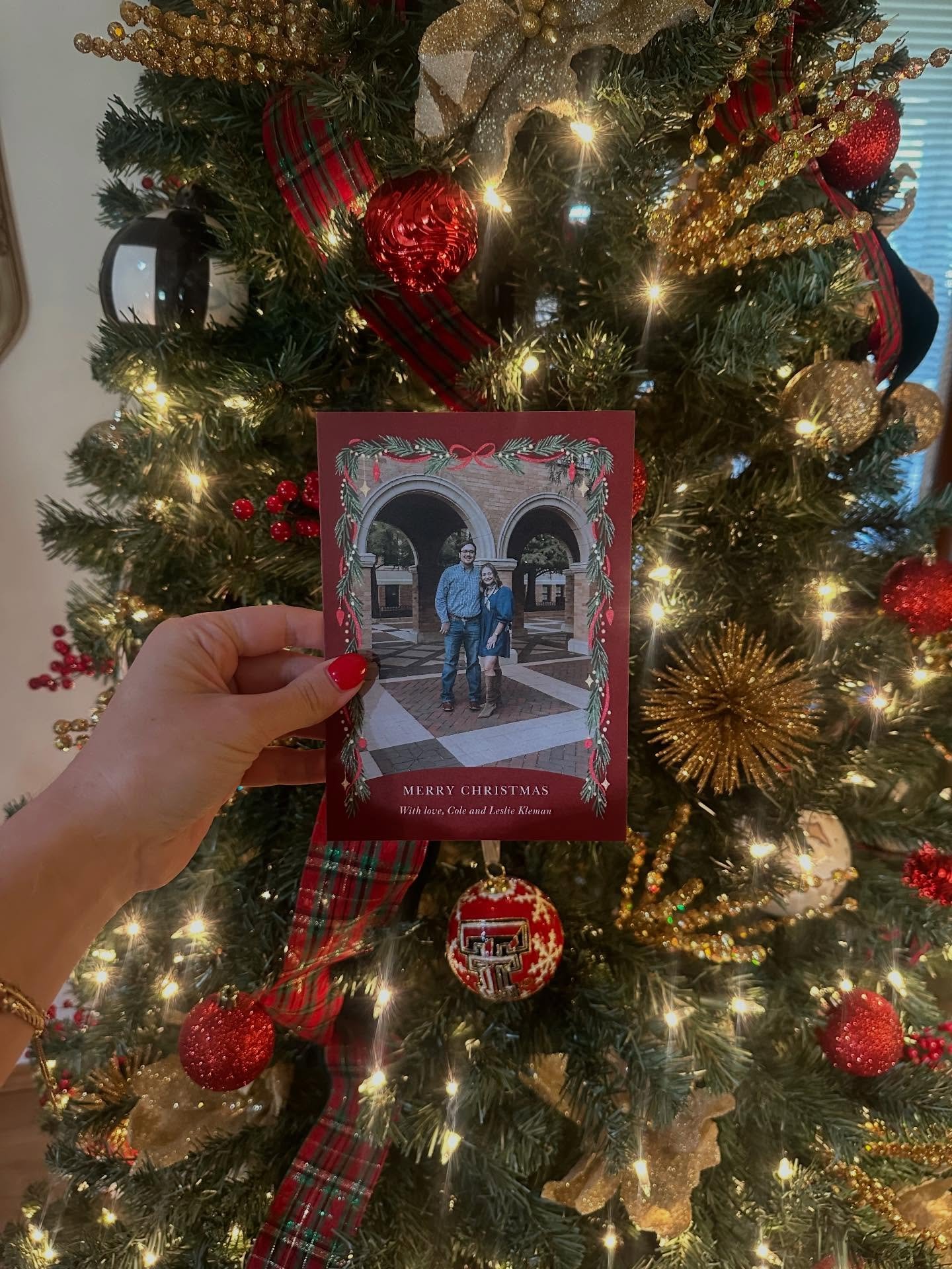 December recap 🎄❤️ and a belated Merry Christmas from the Klemans! 

12/25
- work summit with the ALC in Fredericksburg
- big 12 champs!! 
- lots of Christmas celebrations 
- second annual neighborhood coat drive (92 coats!) 
- wedding dess shopping