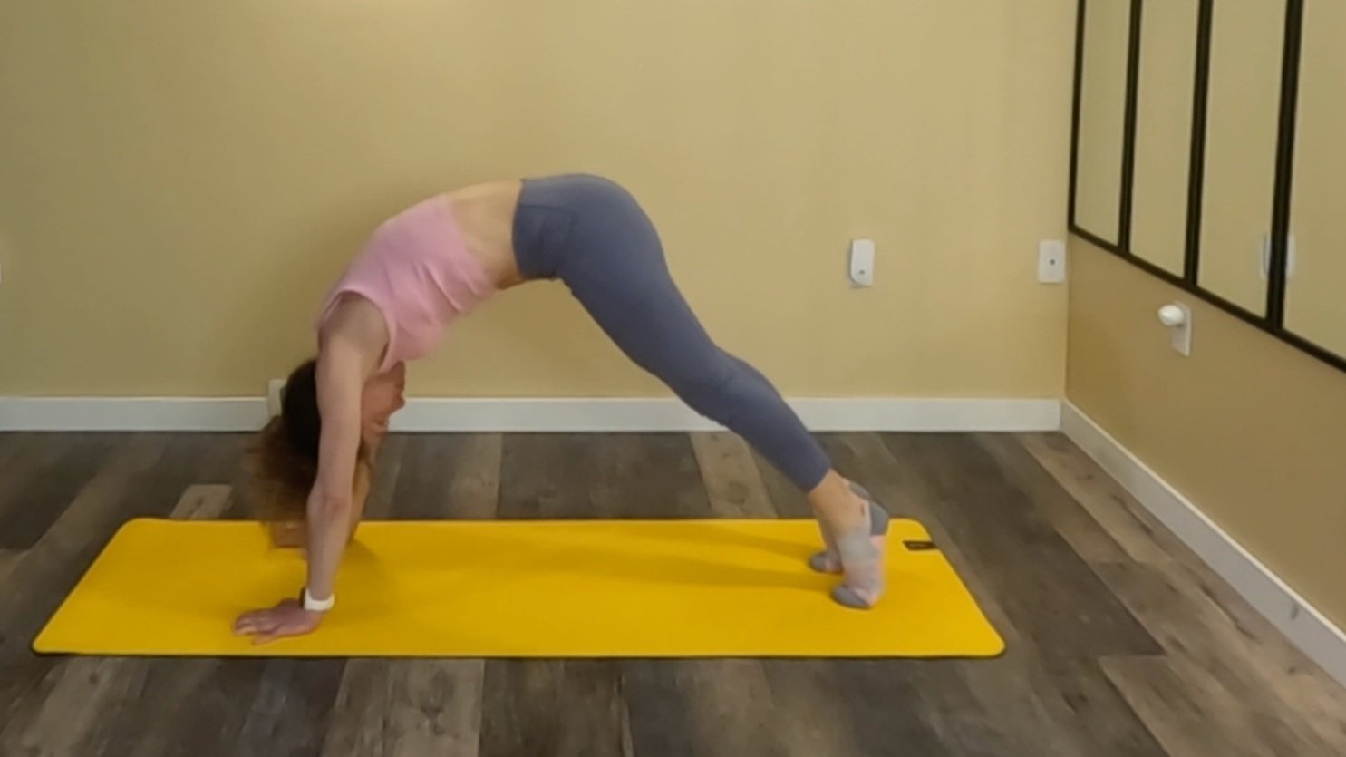 Back+Round+on+all+4s+Pose.jpg