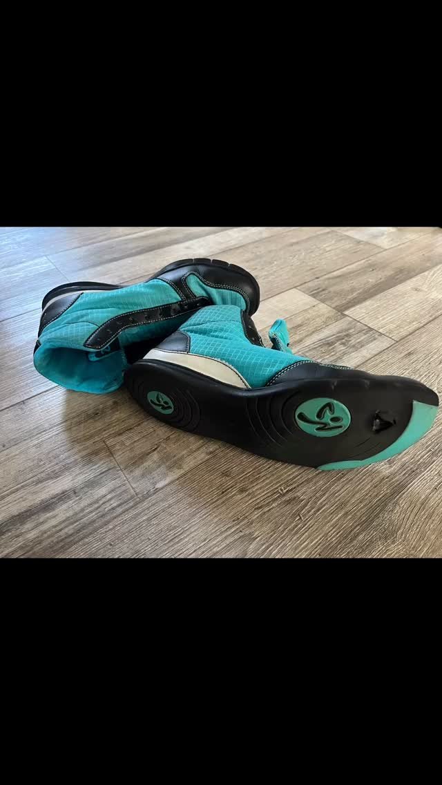 Sad to let go my beautiful Zumba shoes πβΉοΈ Had so much fun dancing in them over the last 10 + years π
It’s time to move in to another pair of Zumba shows π