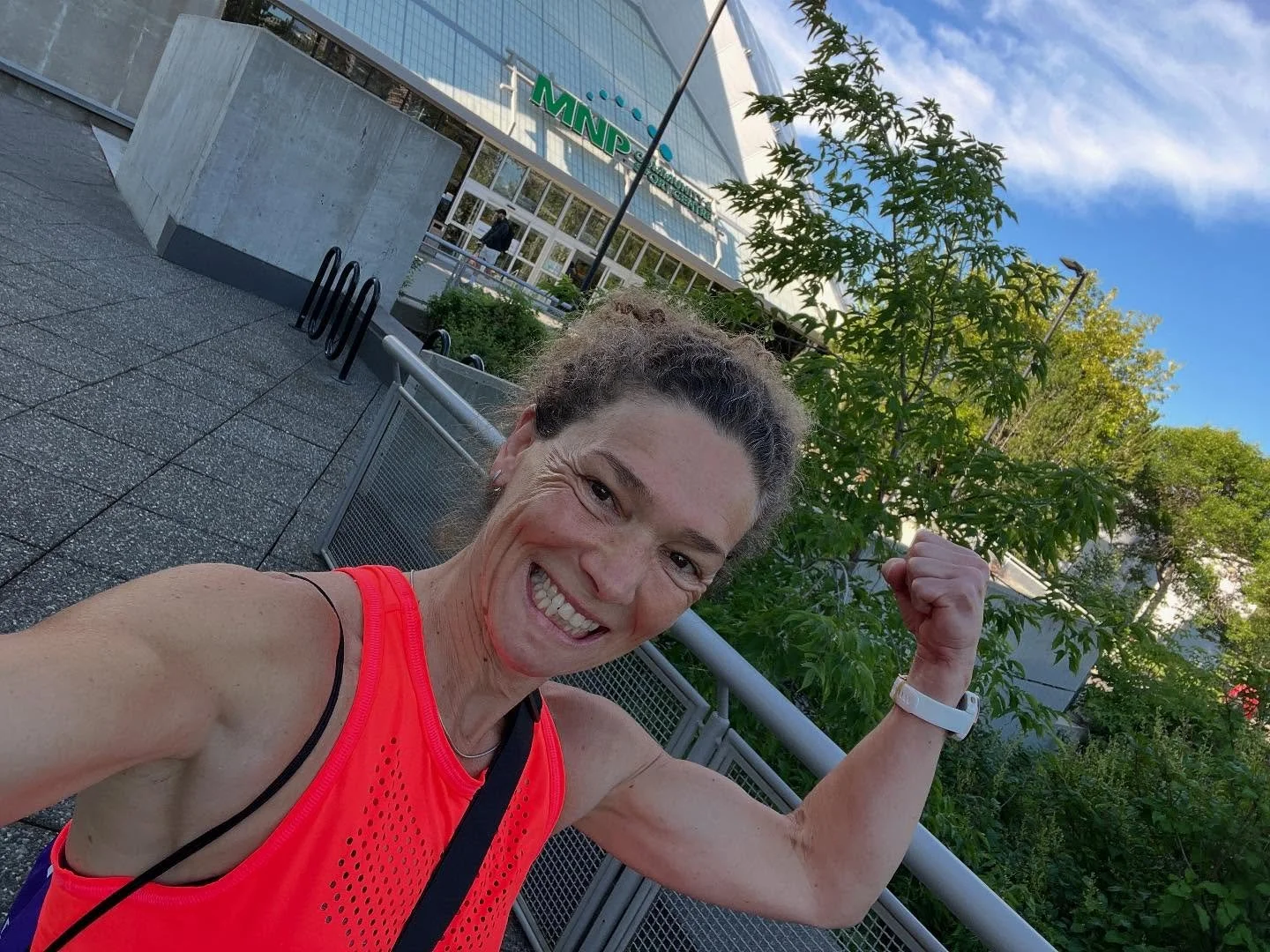 What a great start of the day! Muscle sculpting workout at @mnpsportcentre πͺπΏπ
#happy #fitness #weighttraining #yycfitness