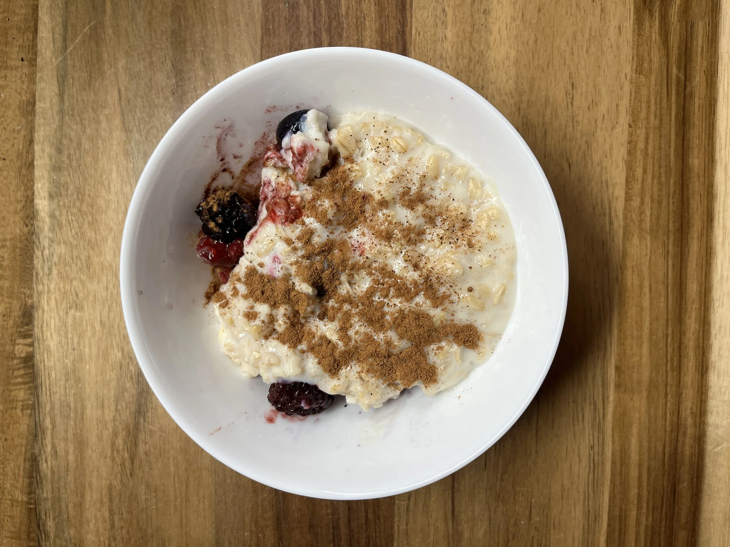 Oatmeal with berries for a healthy snack filled with fiber, protein, vitamins and antioxidants