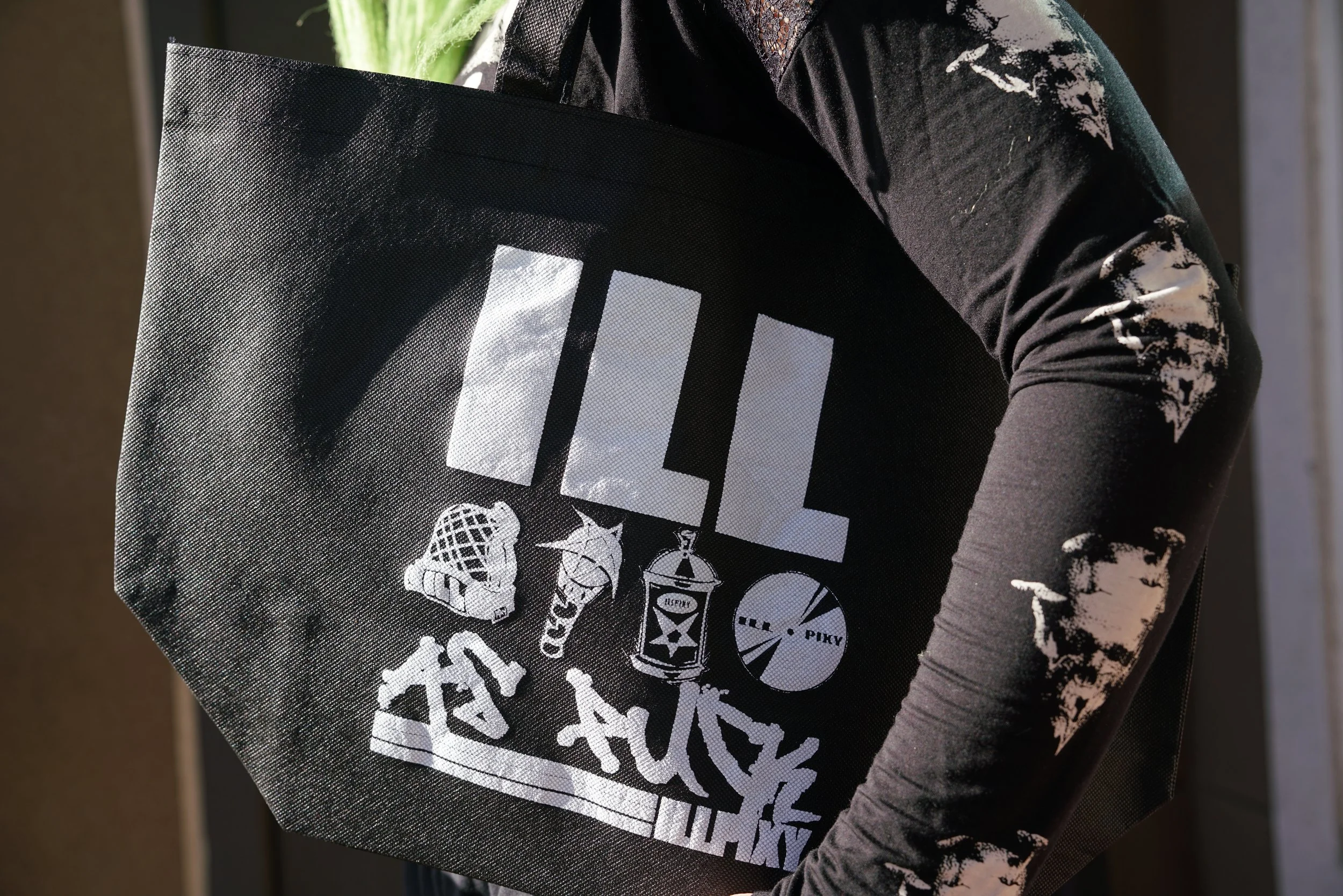 ILLPIXY ILLAF TOTE