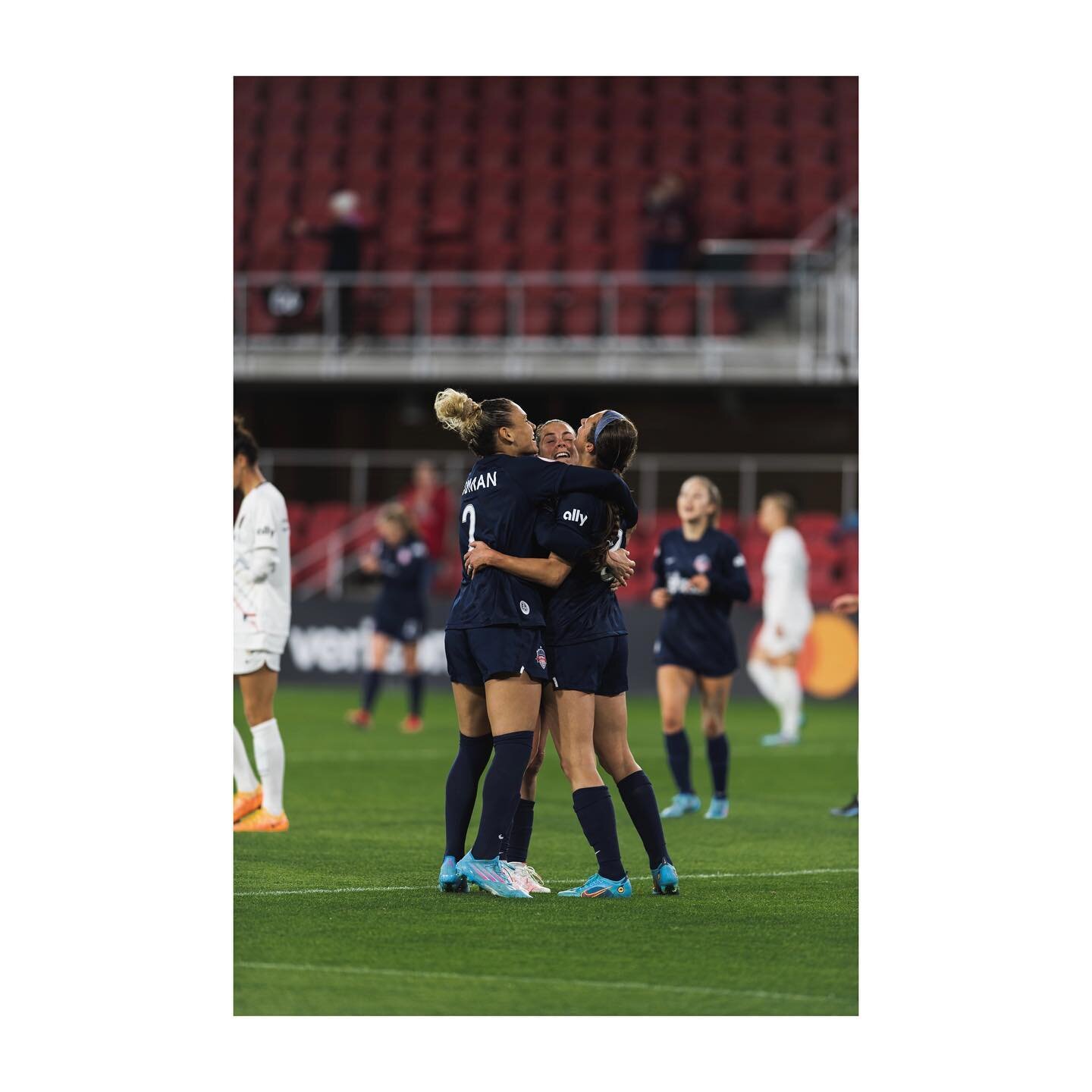 never count them out @washingtonspirit (2) @thenccourage (2)
#nwsl #washingtonspirit #soccer #soccerphotography