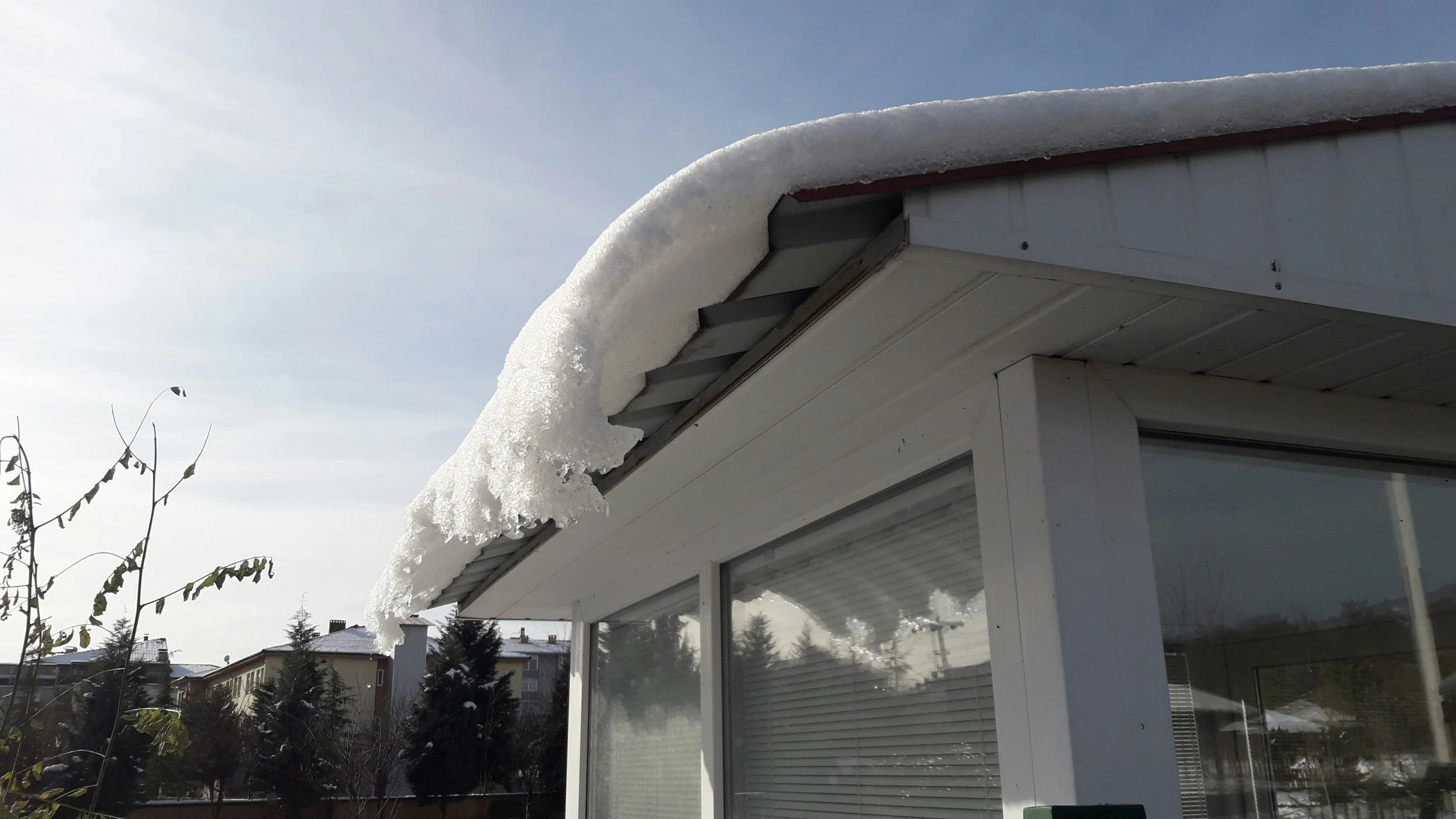 Safe Rooftop Snow Removal at Work: Protecting Employees from Winter Hazards