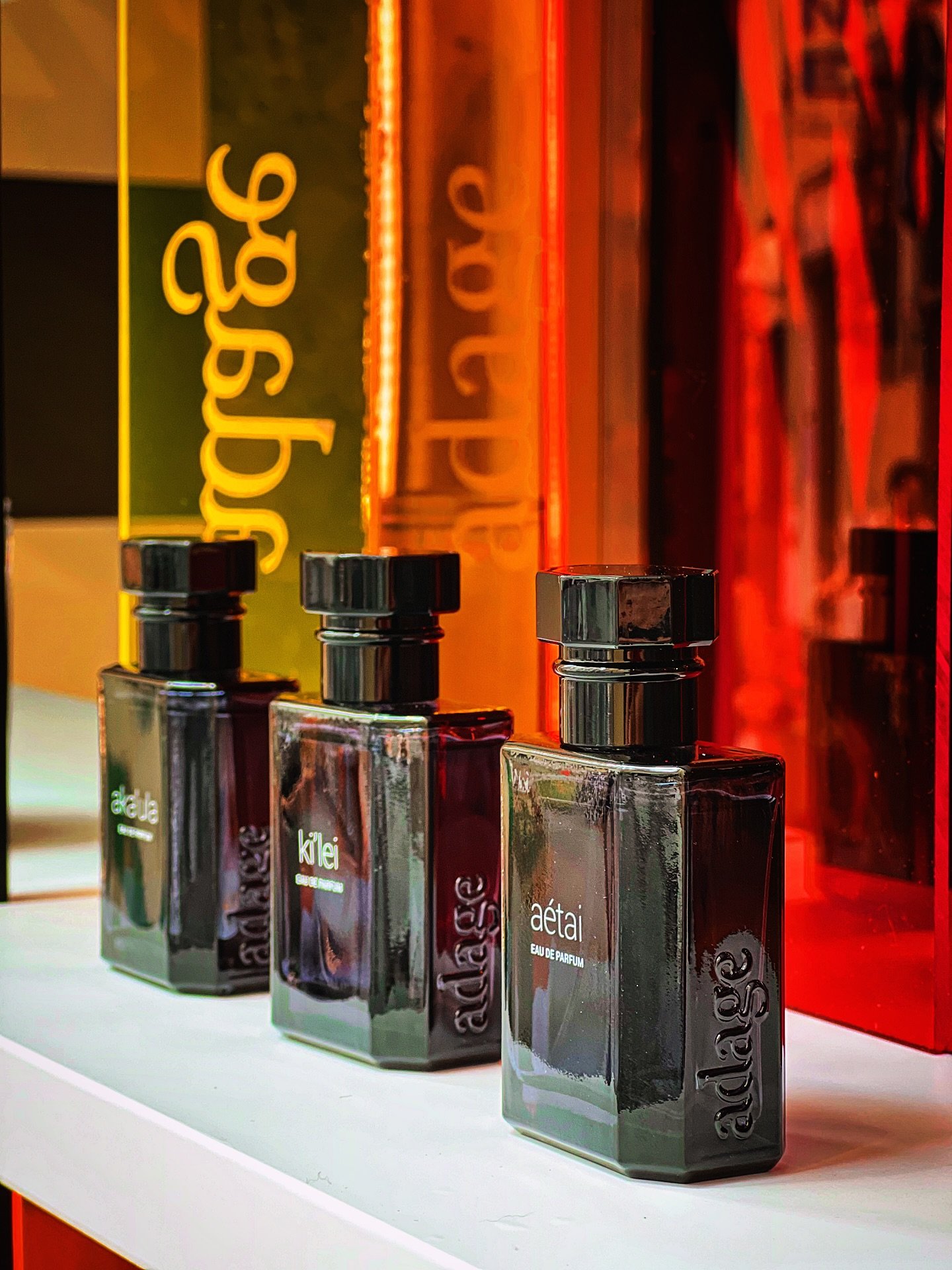 Ménage à sublime
_____________________
#parfum #eaudeparfum #perfume #indieperfume #nicheperfume #byadage #sourceadage #aétai #kilei #akaula