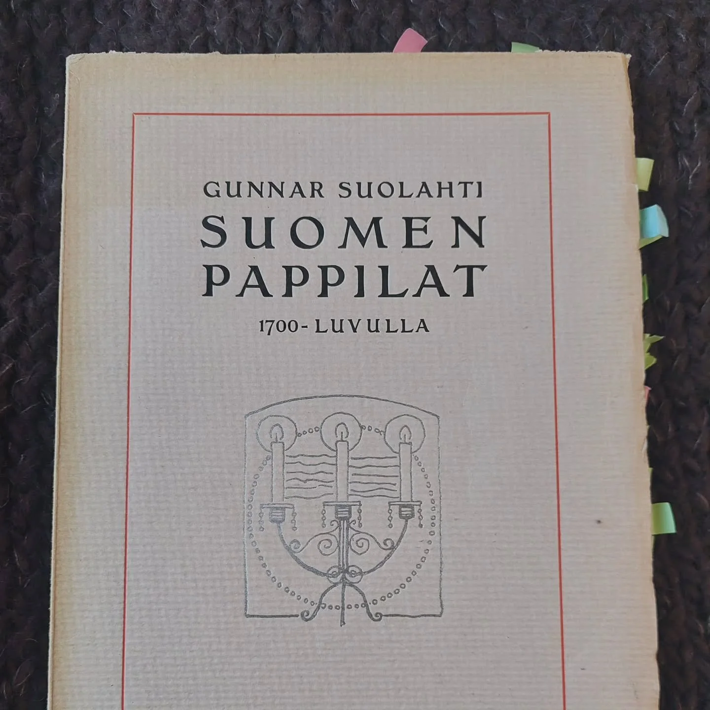 11. p&auml;iv&auml; Gunnar Suolahti: Suomen pappilat 1700-luvulla (WSOY 1912)
Mainio teos. Pikkutarkka ja anekdootteja ymp&auml;ri Suomen. Kertoo el&auml;m&auml;st&auml; jo 1600-luvulla ja jatkuu 1700-luvun loppuun asti. Vaikka otsikossa puhutaan pap