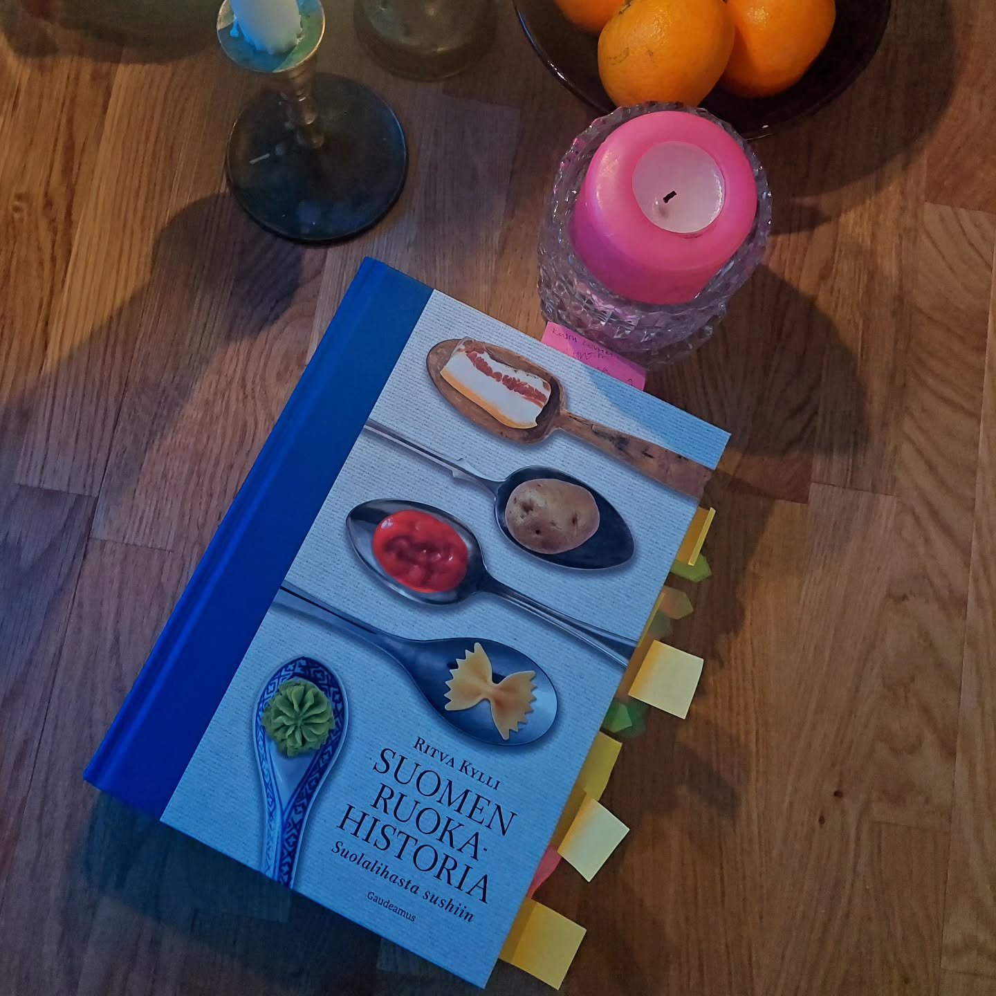 19. p&auml;iv&auml; Ritva Kylli: Suomen ruokahistoria - suolalihasta sushiin (Gaudeamus 2021)

Jo 1700-luvun alkupuolella varakkaimpien joulup&ouml;yt&auml;&auml;n kuului kuivatuista luumuista keitetty viskunasoppa ja riisipuuro. Kalliit tuontituotte