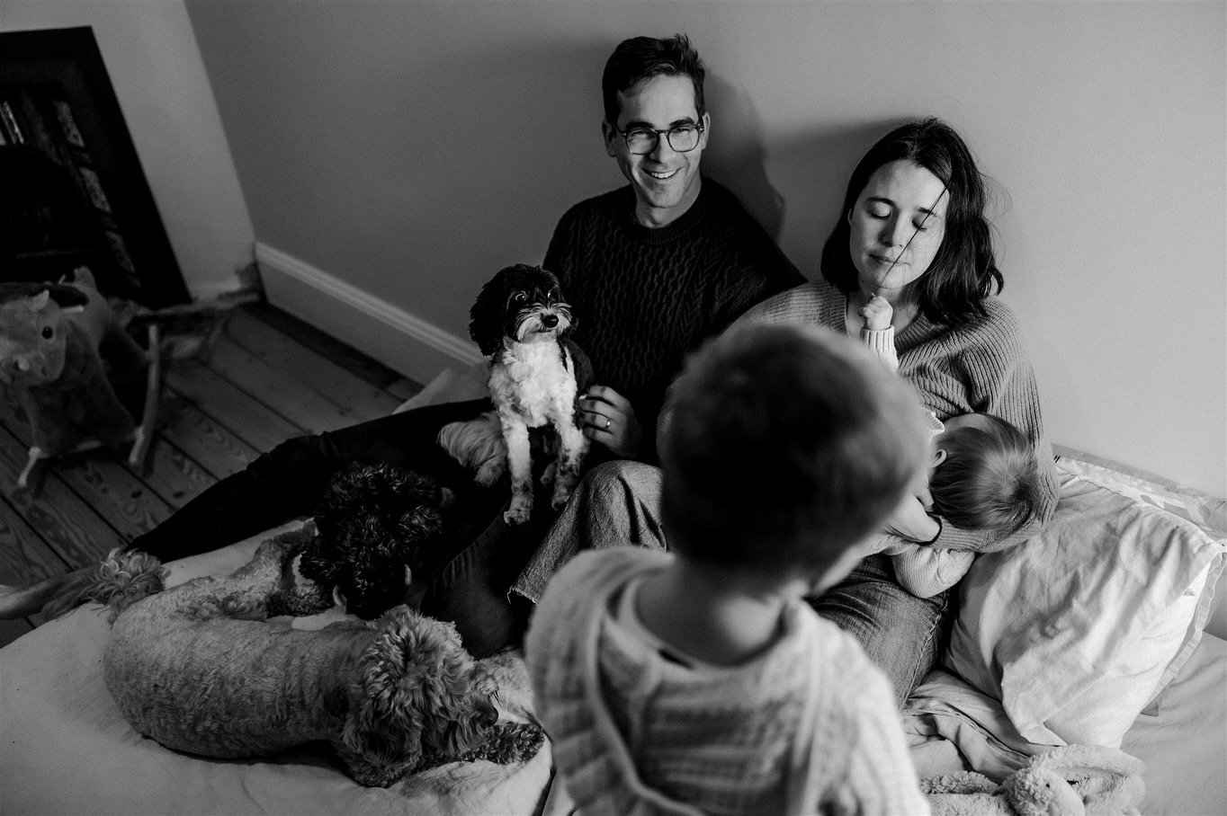 {scenes from home} it has been virtually impossible to pick favourites from this family session. 

This gallery has being sitting there, yelling at me to share but um, how do you pick favourites from one of your favourite ever sessions? Oops did I ju