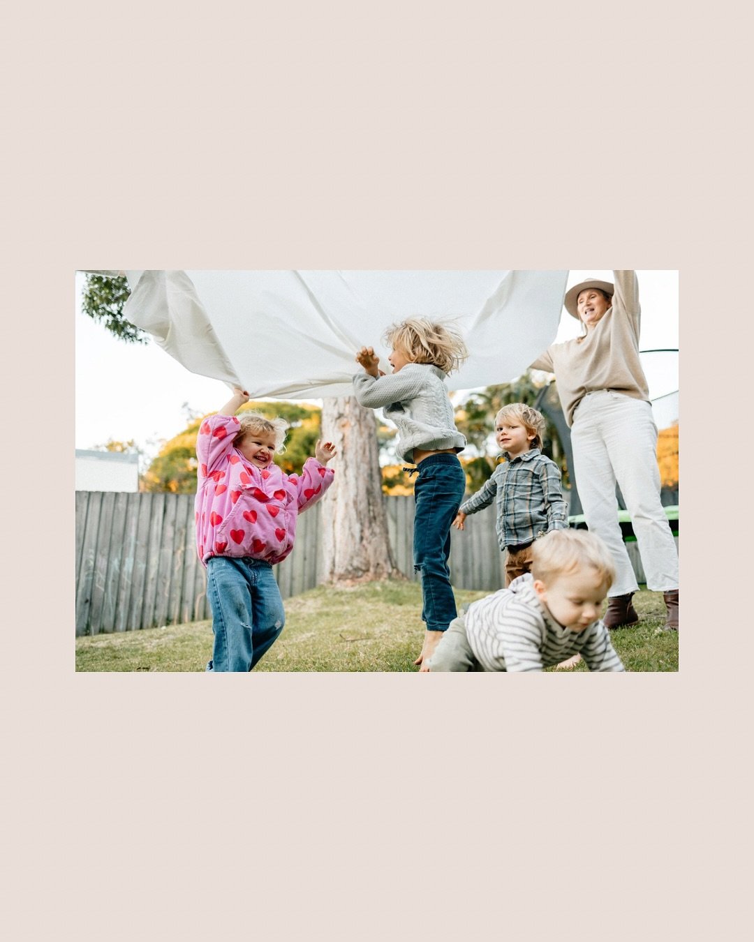 {scenes from We Are Family} For the extended families who want to remember what it was really like to spend time together 🎉🙌

While a picturesque sunset backdrop might be the first thing that comes to mind, the most memorable extended family sessio