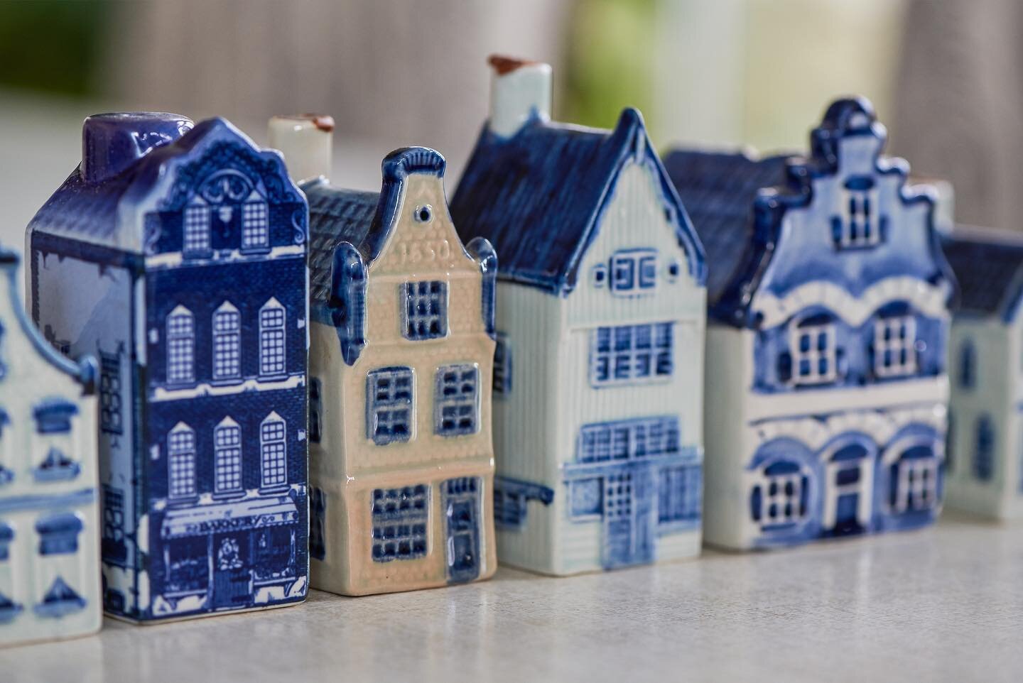 today we are thinking about #blueandwhite #delft #littlegems #traditionalbutnot ummmm.
#collections