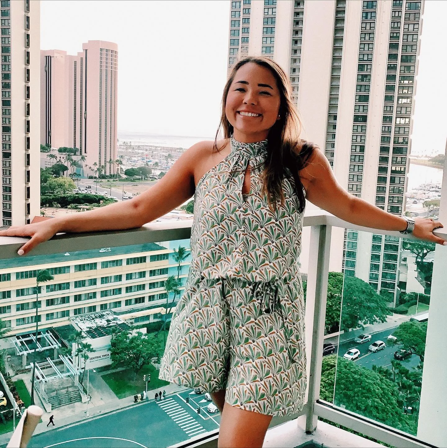 Gray skies and chilly air have me daydreaming about island breezes and warm sunshine 🌴✨ Counting down the months until I&rsquo;m back in paradise and this time, with my family! 🌺🌊 any restaurants we should check out? 
📸: 2017 &amp; 2019
.
.
.
#Ha