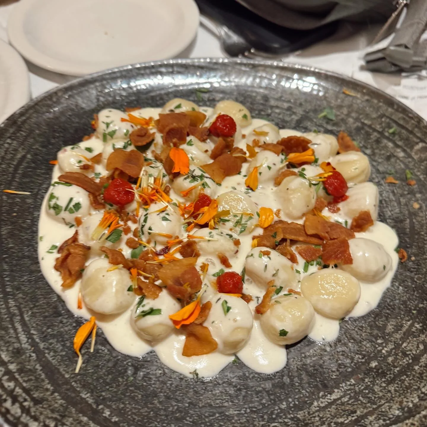 One word: unforgettable. 🍷✨
Lunch at La Buchetta in Florence was everything you want in a Tuscan food experience &mdash; warm hospitality, bold flavors, and dishes that make you want to lick the plate.
From the rich, velvety pasta to the perfect coc