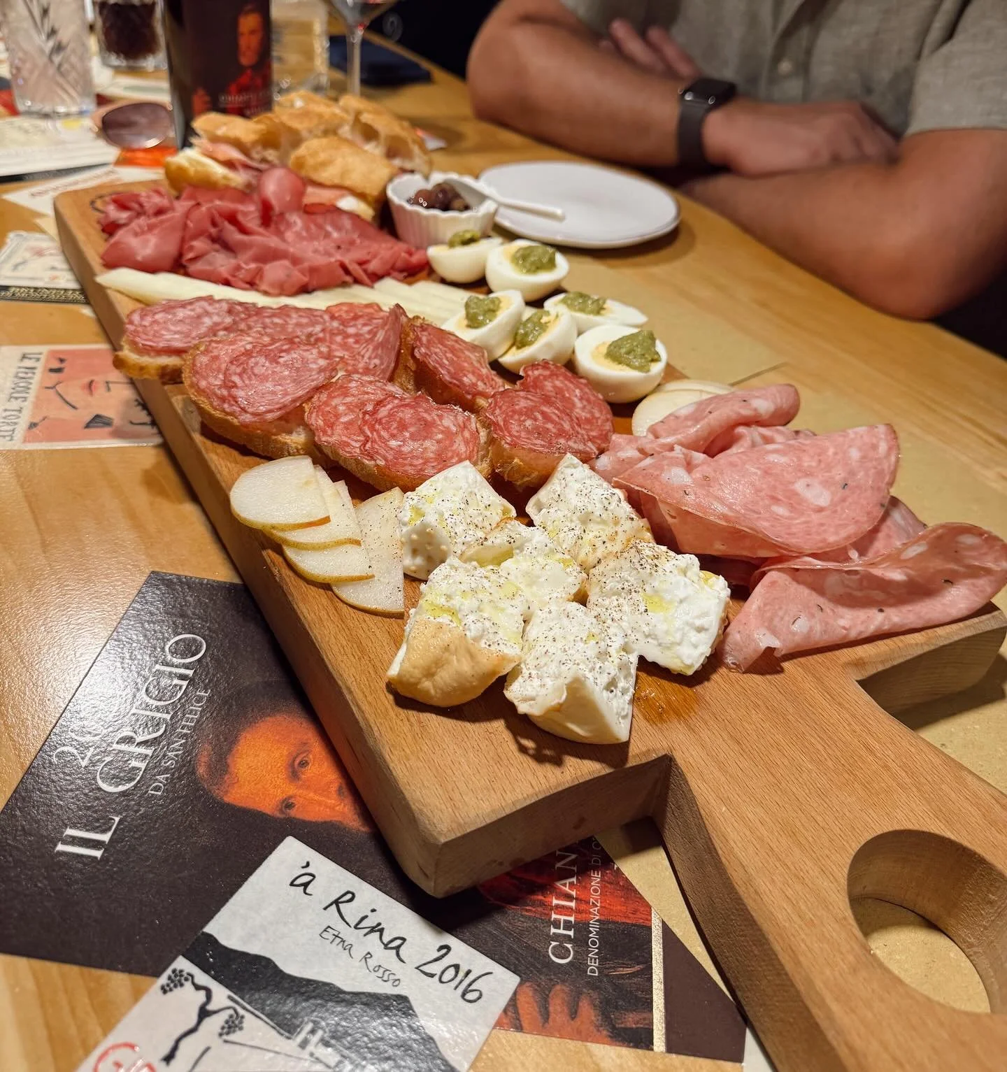 An unforgettable afternoon sipping my way through some of Tuscany&rsquo;s finest wines at Enoteca Alessi 🍷💫 Tucked away in the heart of Florence, this historic spot is a true gem&mdash;centuries-old charm, passionate sommeliers, and flavors that tr