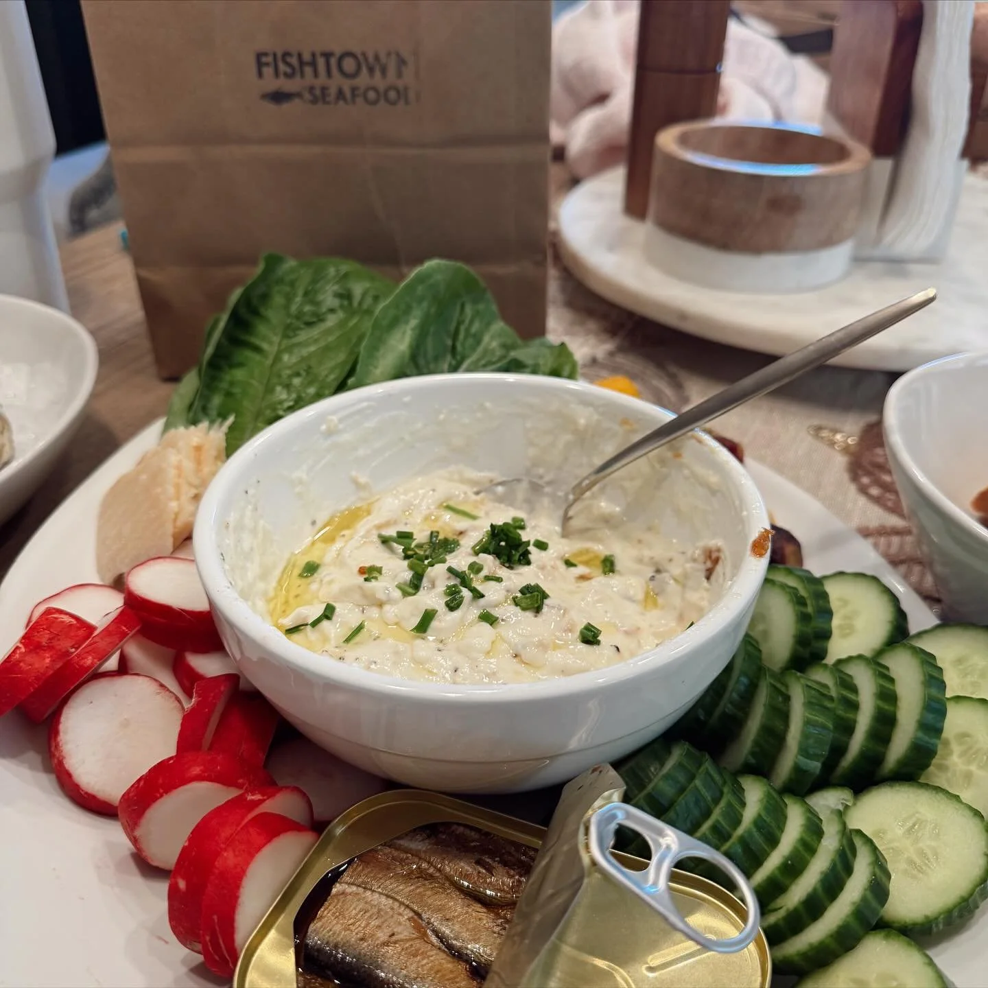 I 💙 @fishtownseafood!!! 
As a meteorologist, I love their initiatives not only for clean, sustainable eating, but for a healthier environment and waterways🌊
Everything I&rsquo;ve had from Fishtown Seafood has truly been incredible, from caviar to s