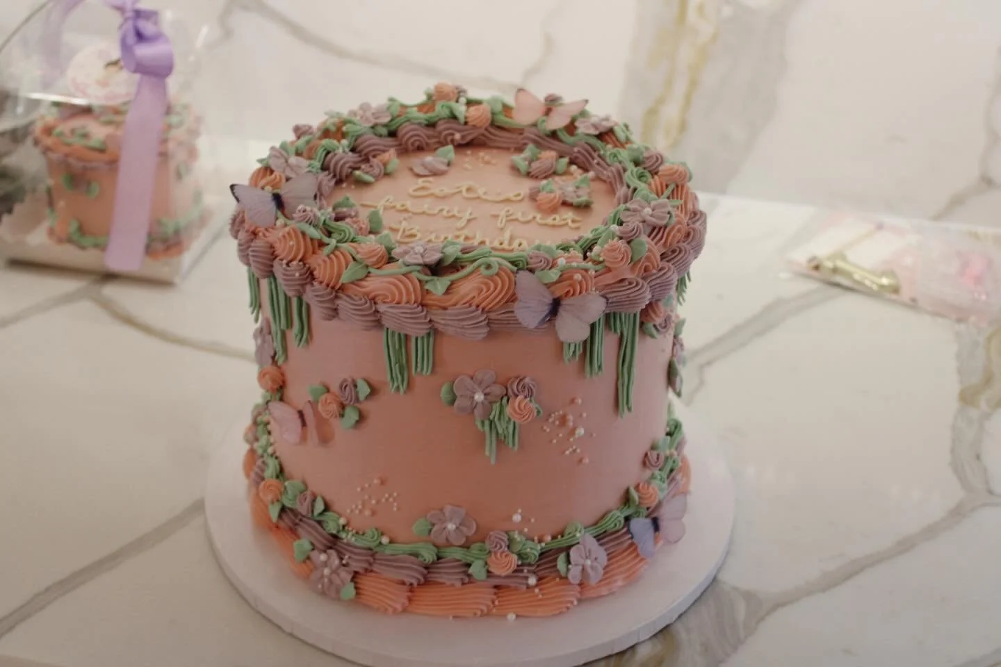 Earlier this month, we celebrated my daughters fairy first birthday, which was a huge success thanks to @naybirdsbakes! Shannon makes beautiful cakes and my husband begged me to book her for Este&rsquo;s birthday because our gender reveal cake by her