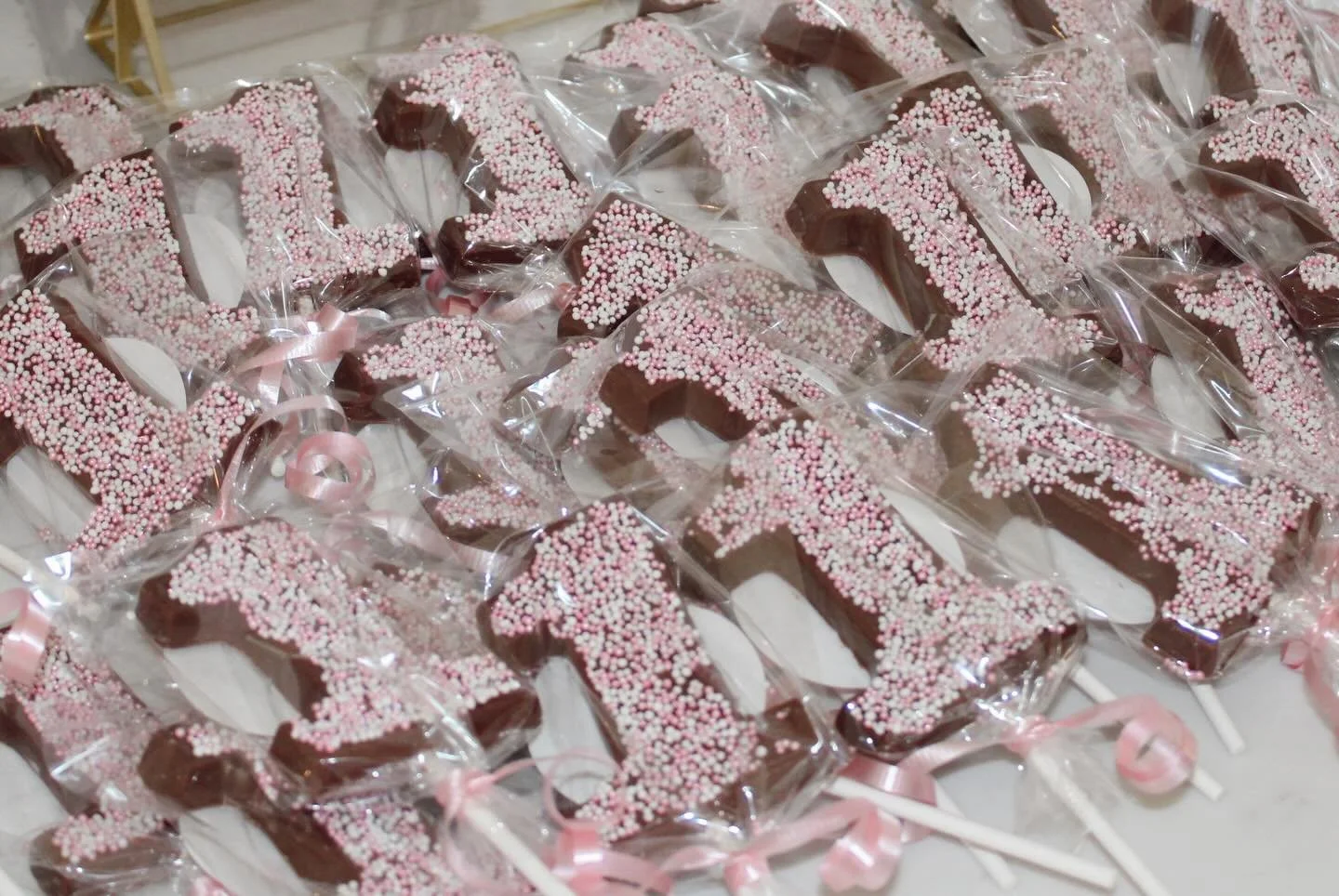 If you&rsquo;re looking for a great addition to any event or a fun party favor, the @thecandyjarby1892 in collingswood has so many options you can choose from! These chocolate 1s for my daughter&rsquo;s first birthday were a hit!
.
.
.
#chocolate #so