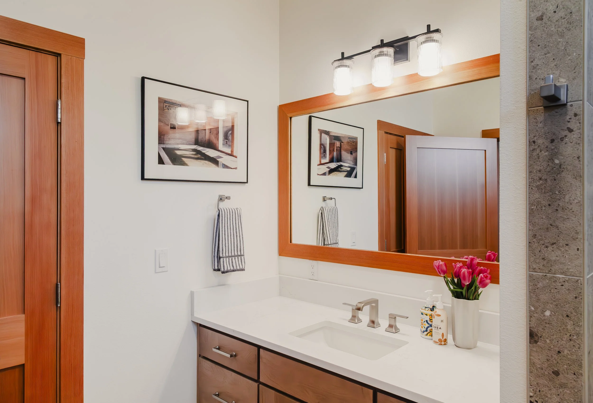 2026-HKPA_Bay-View-Residence_Secondary-Bathroom_10.jpg