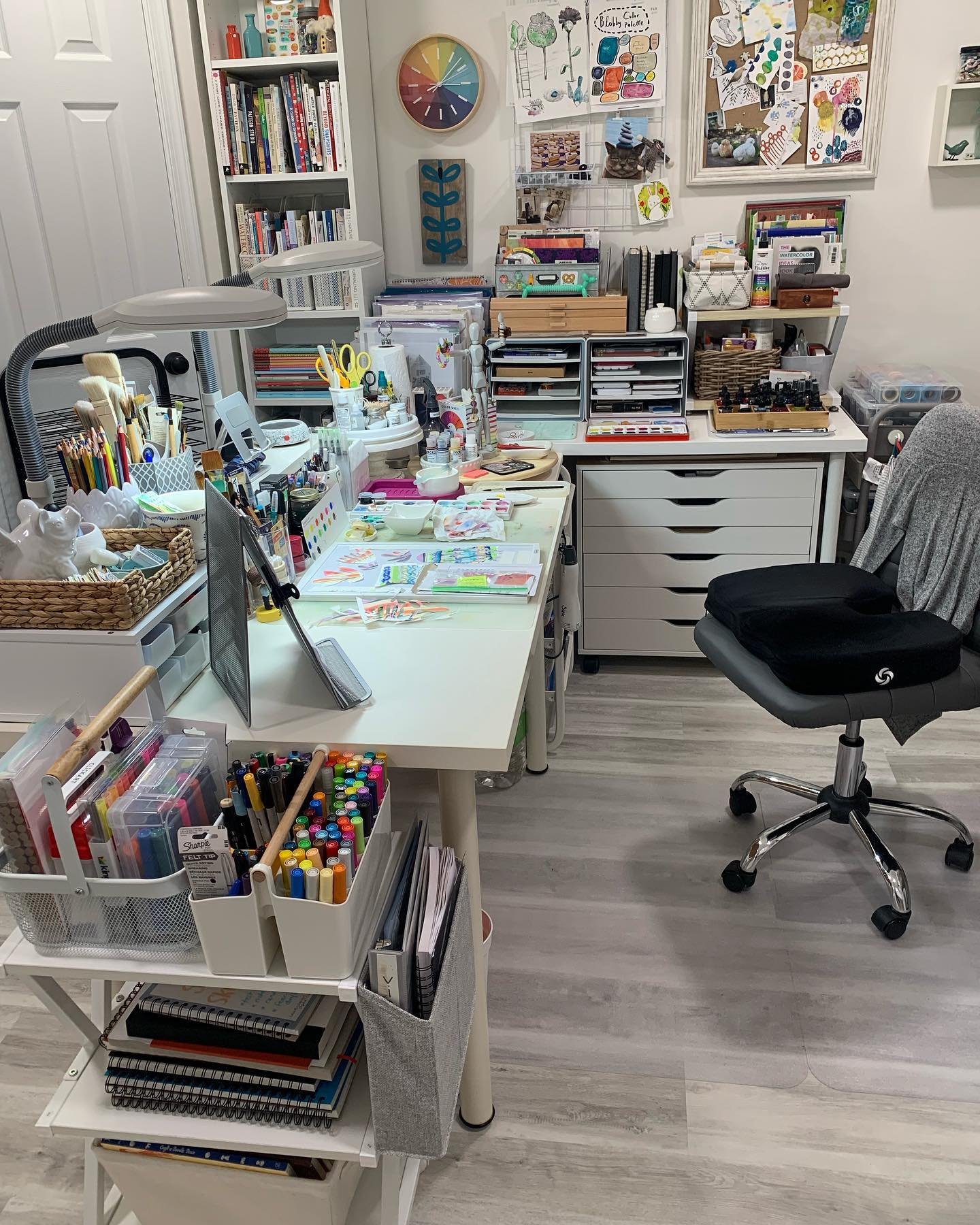 Feels good to reorganize my studio 🎨🖌️🖼️#productiveprocrastination