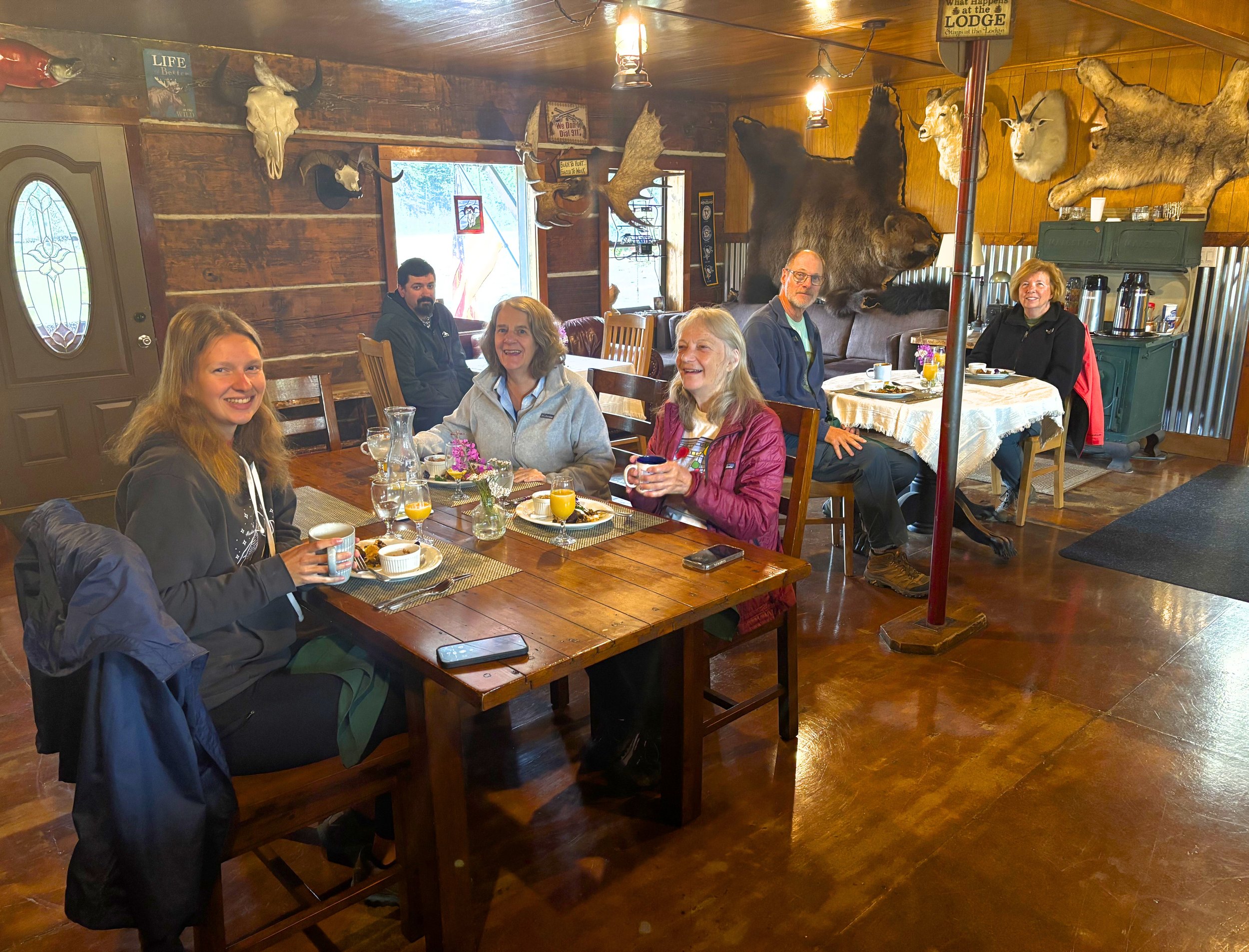Lodge dining experience at Avens Alaska with guests enjoying a relaxed meal