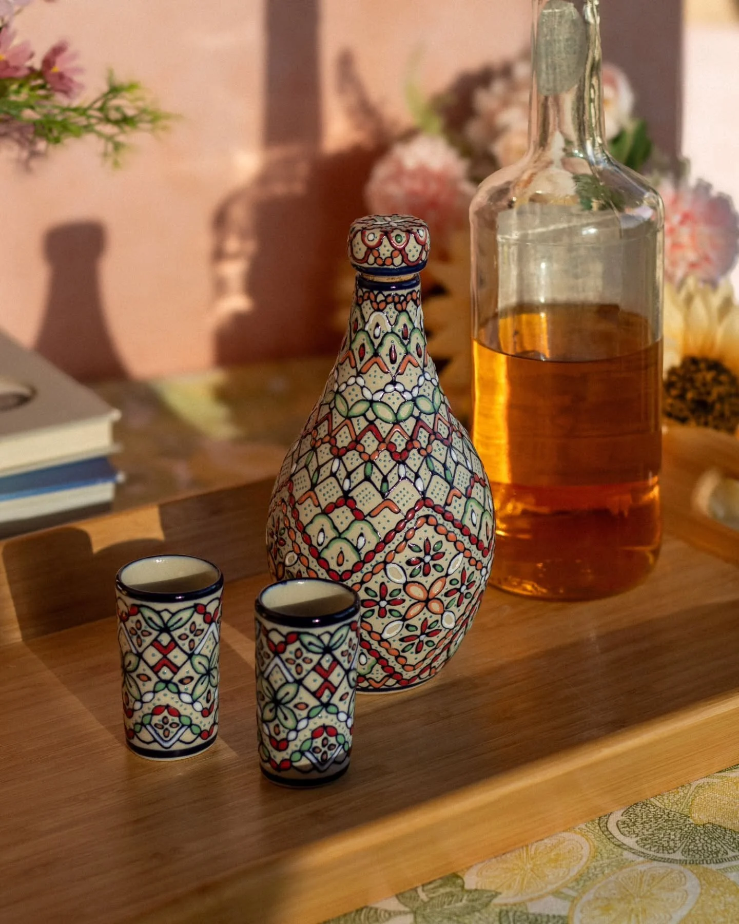 Descubre la versatilidad de nuestras licoreras artesanales.

Encuentra combinaciones &uacute;nicas seg&uacute;n tu estilo:

&bull; Licoreras en distintos modelos y capacidades
&bull; Vasitos tequileros y caballitos para mezcal
&bull; Juegos completos