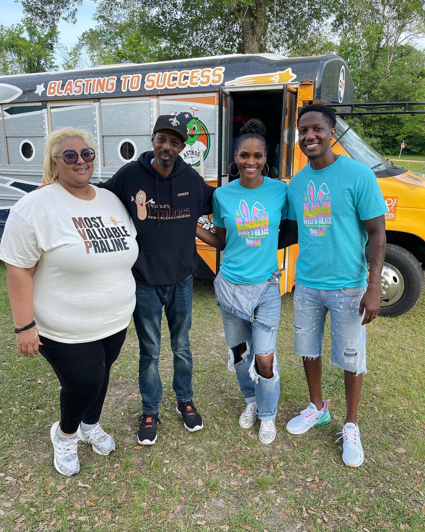 Want to thank @sheshappyhair  for inviting us to the come out to the 4th annual Family Fun Day Celebration! 🙏🏽 @aie_s_hao  @chelseafox26 @isiahcareyfox26 @iamdjsupastar  @netflix 
#familyfunday #sheshappyhair #sundayfunday #pralines #peanutspraline