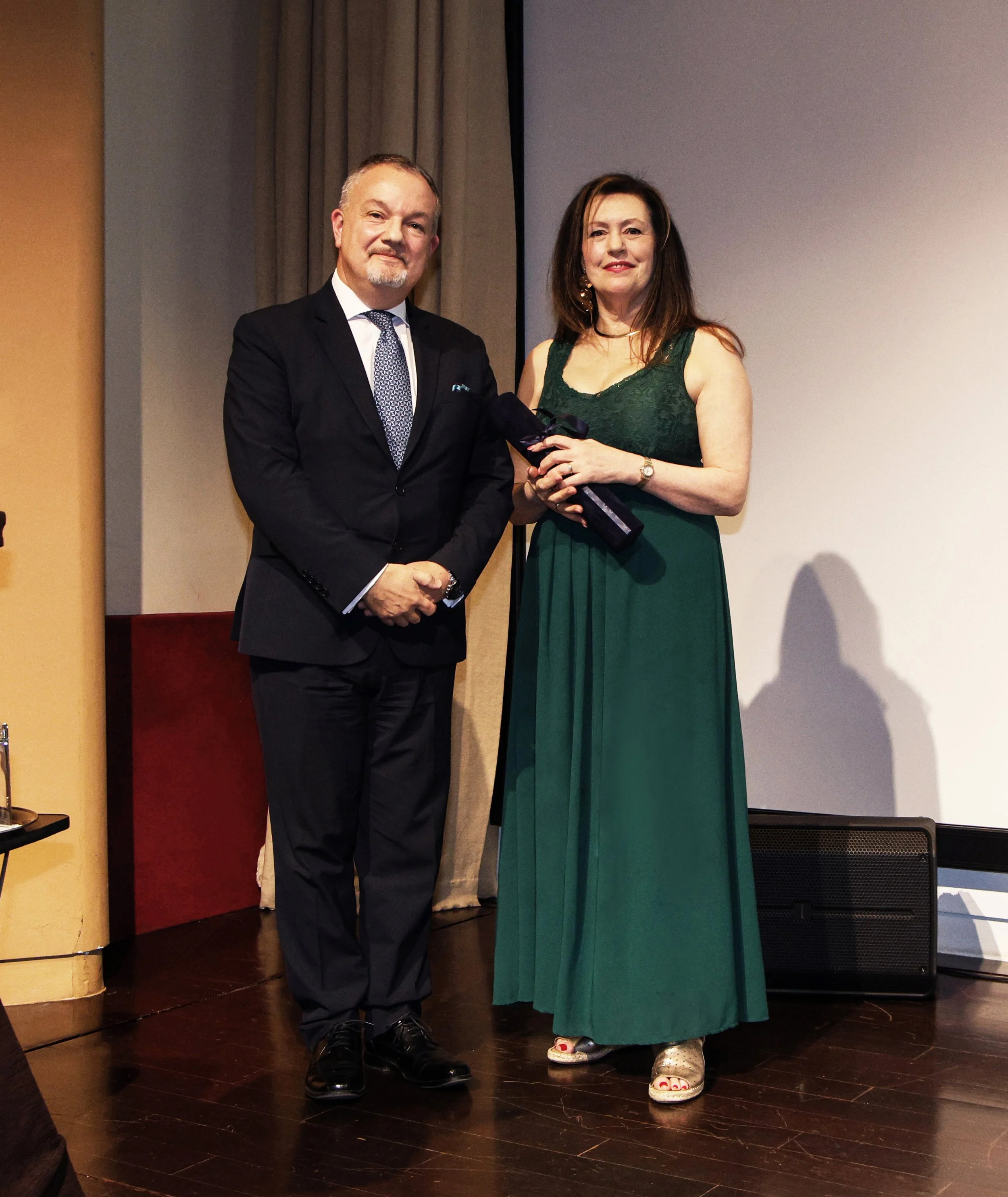 Edith receiving the prize from Matthew Lodge