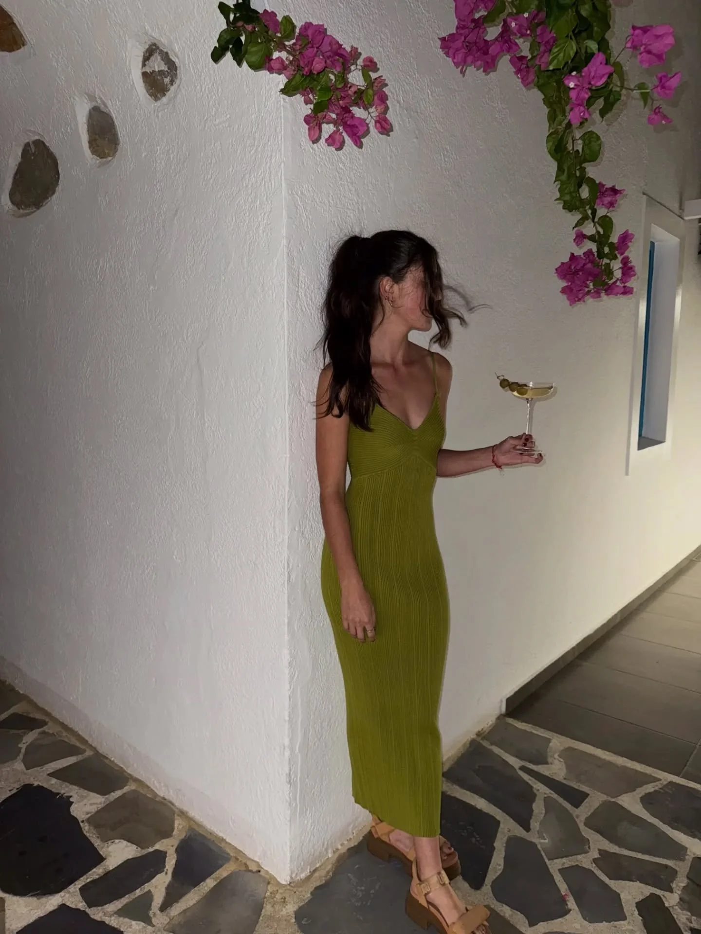 Extra extra extra dirty martini pour l'ap&eacute;ro 🍸🫒

Merci &agrave; mes girlies d'amour pour les beaux moments feta partag&eacute;s 🫶🏼🪬

📸 Ben important de mentionner que @jadegagne_ est &agrave; la source de la photo