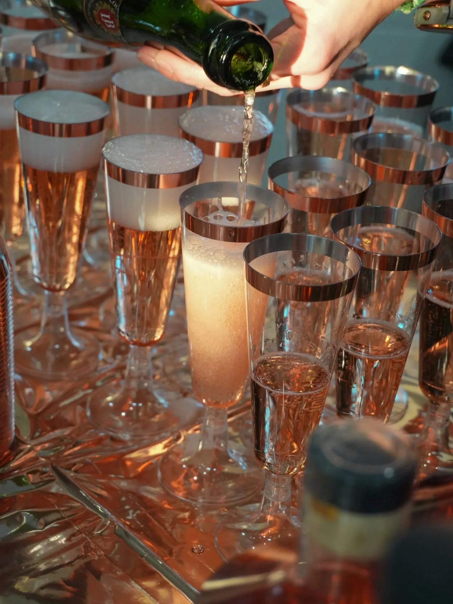 🩷 More Ros&eacute; Champagne moment 🎀🍾

Hello f&eacute;vrier 💕🍸

#galentine #vday #ap&eacute;ro