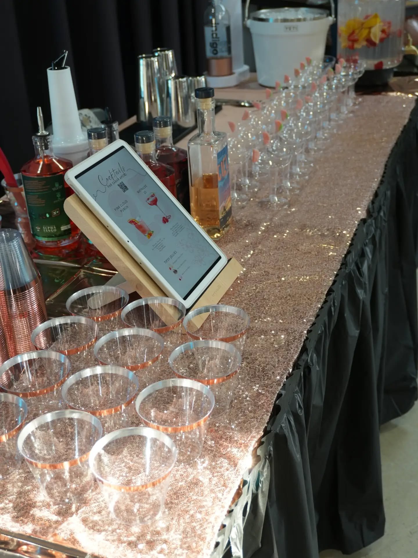 Les petits d&eacute;tails de nos services bar sont tr&egrave;s importants pour rendre votre exp&eacute;rience unique et personnalis&eacute;e ✨💫 nous sommes cr&eacute;atifs et &agrave; l'&eacute;coute de vos besoins!
🥂🥃🍸
C'est d&eacute;j&agrave; l