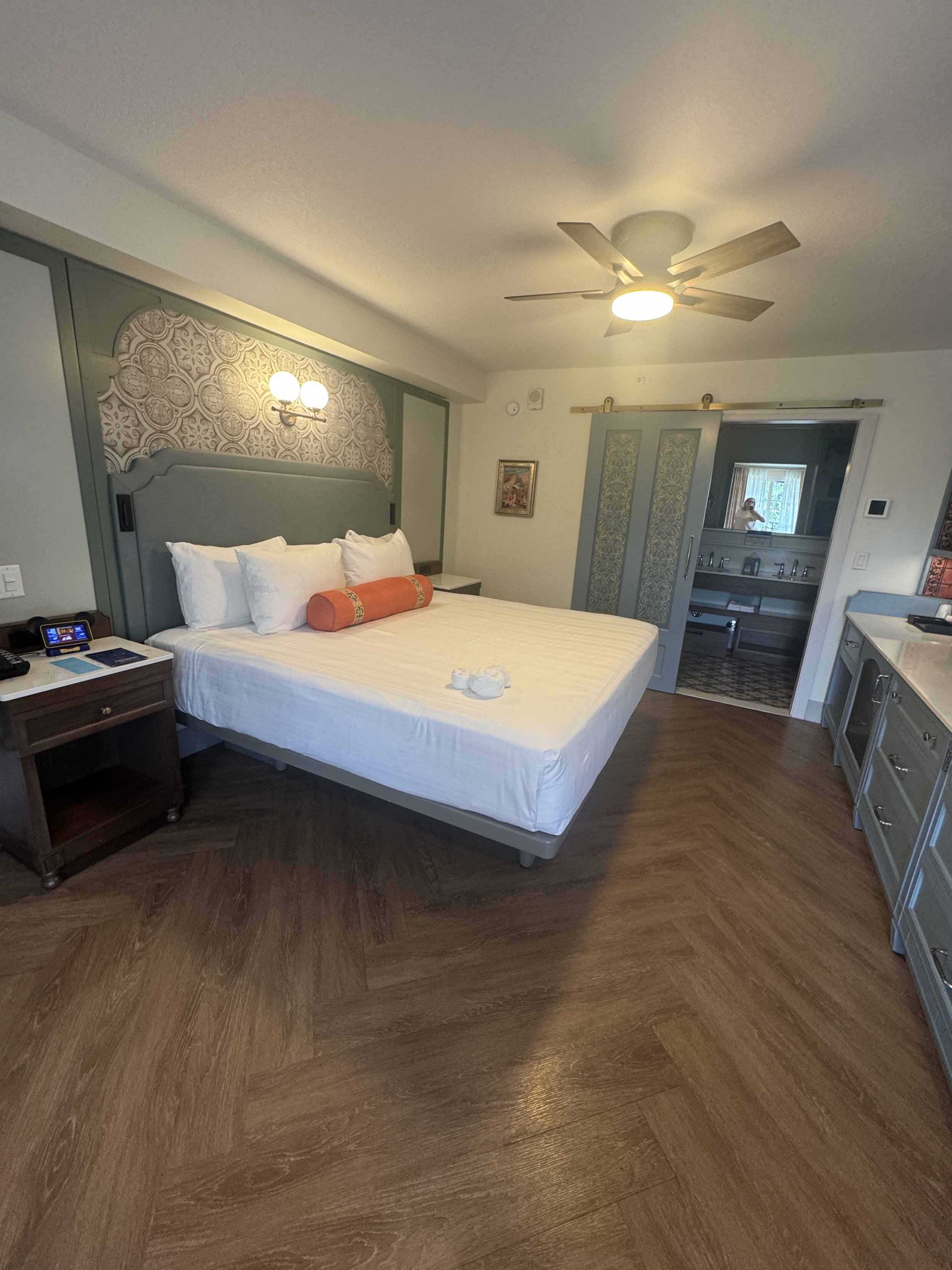 French Quarter King Bed Room1.JPG