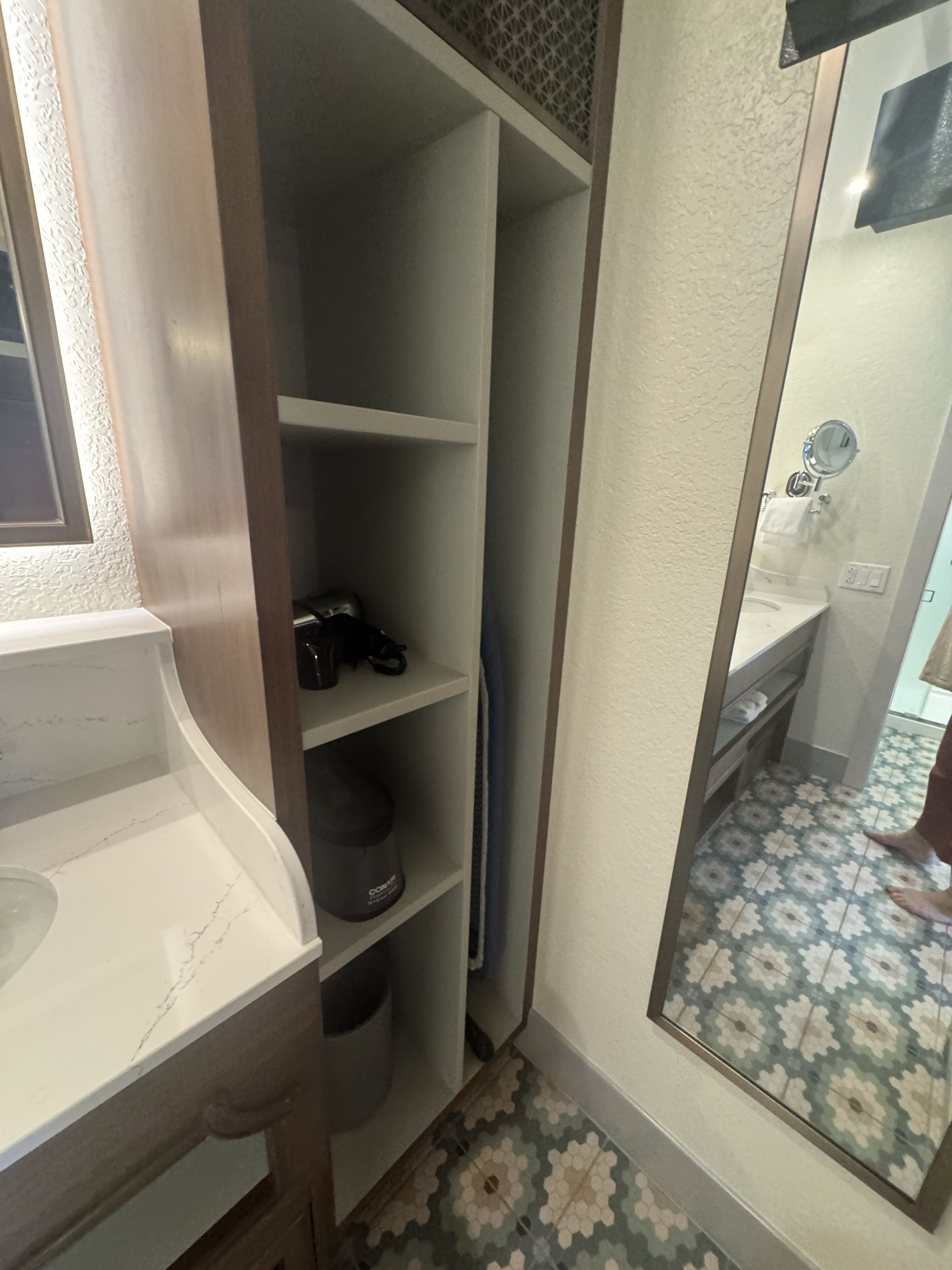 French Quarter King Bed toom 6.JPG