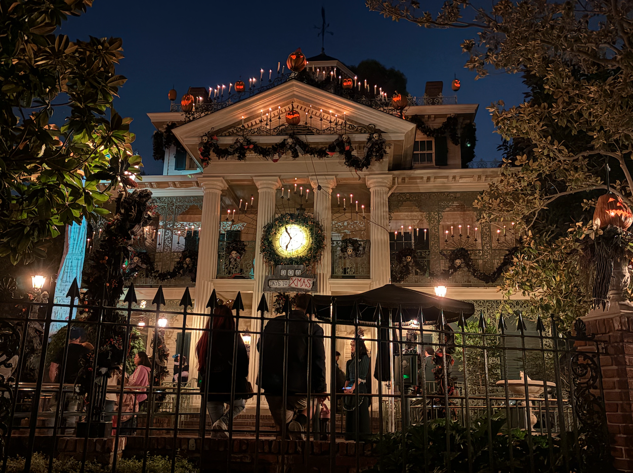 Haunted Mansion Overlay - Disneyland.png