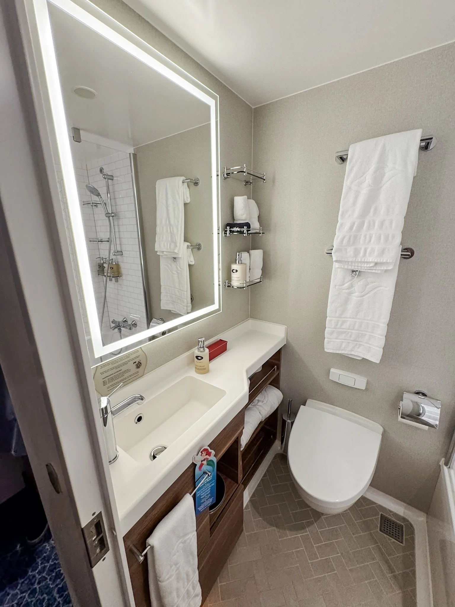 Disney Wish Interior Room4.jpg