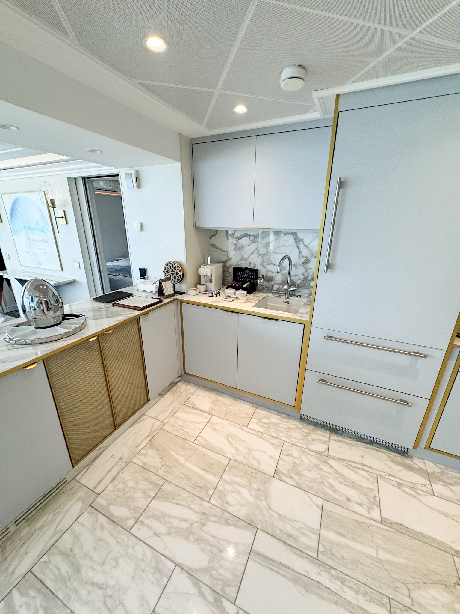 Aurora Suite Disney Wish 3.jpg