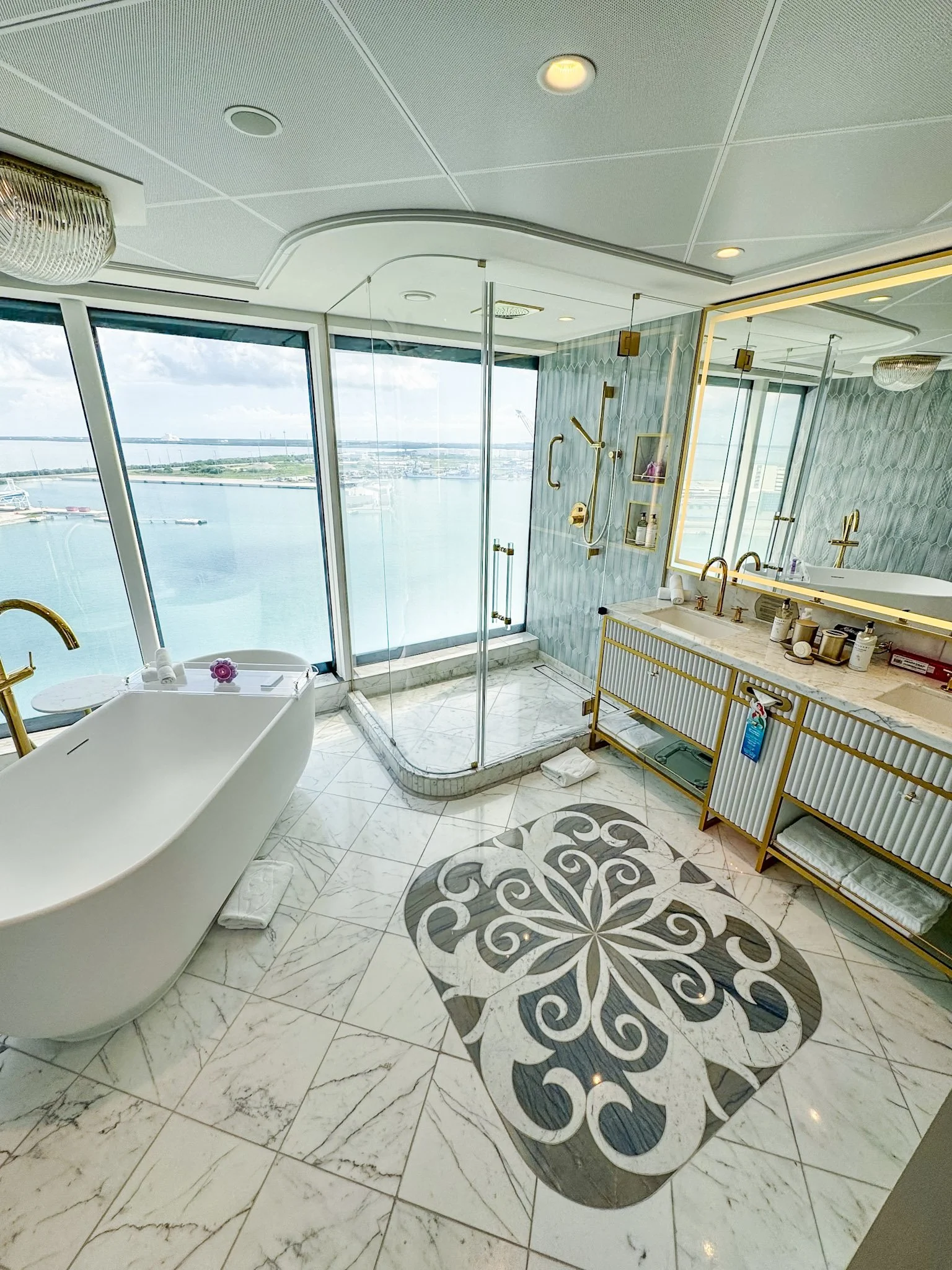 Aurora Suite Disney Wish 2.jpg