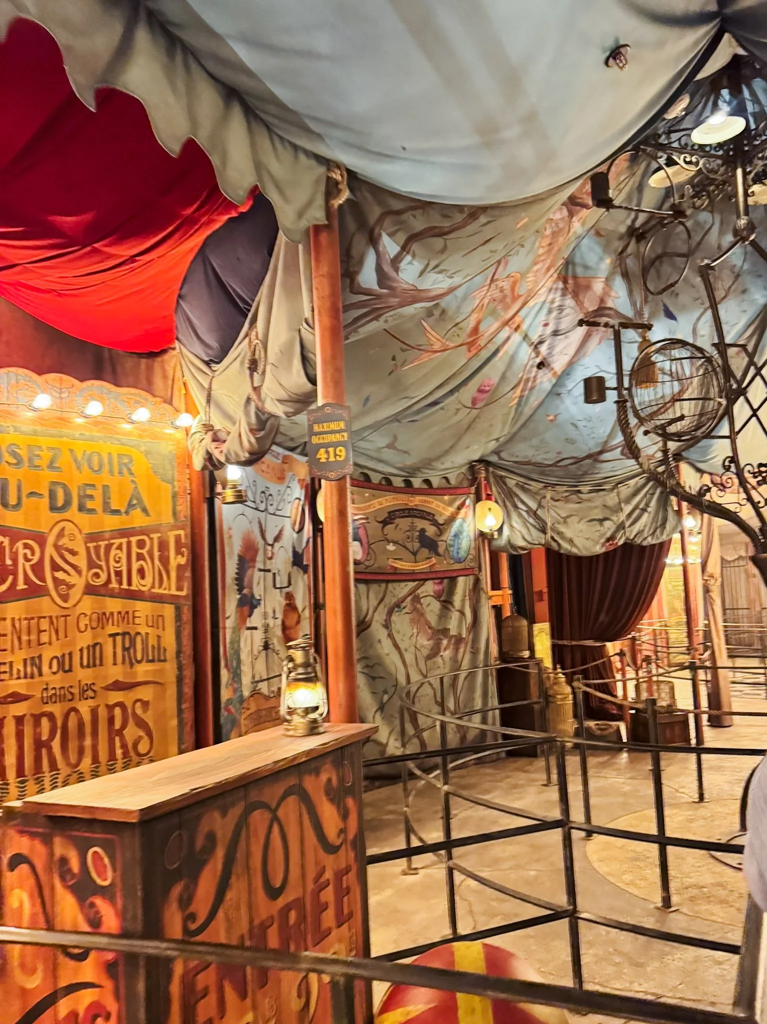 Le Cirque Arcanus Queue