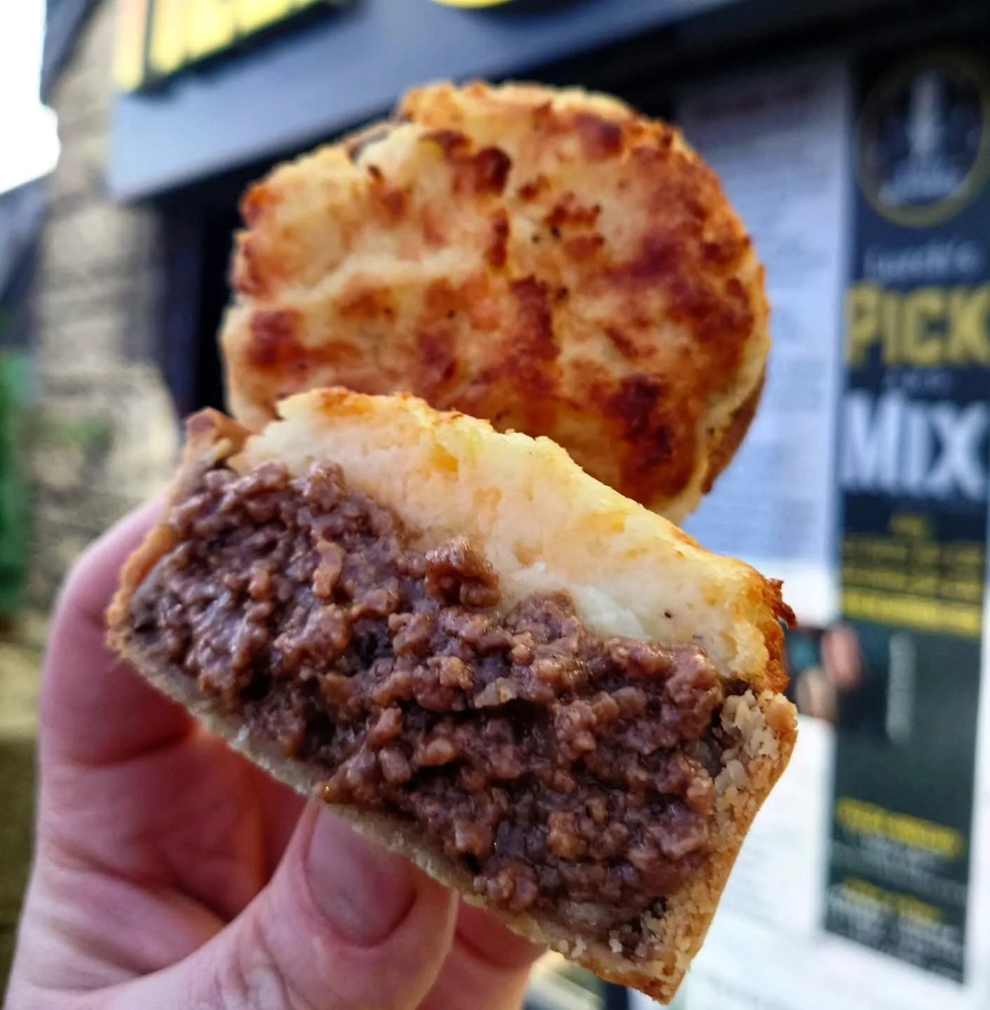 Pepper Steak Mince & Cheesy Mashed Tattie Pie - 1x pack