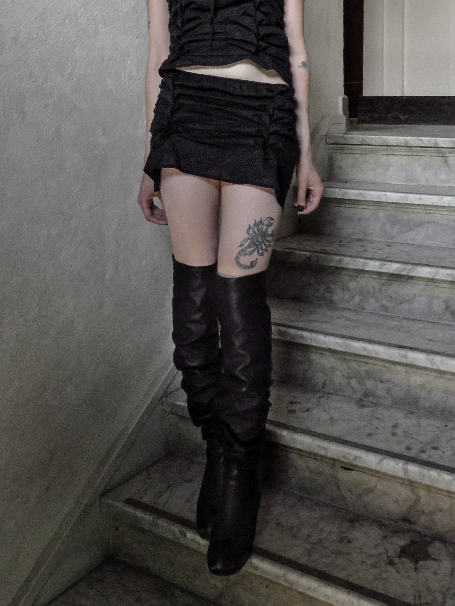TWIN BRAID MINI SKIRT - BLACK