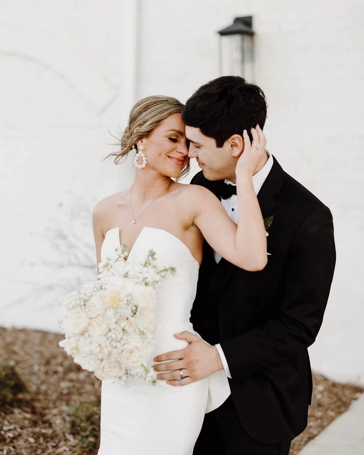 A love as timeless as your wedding dress 🤍 
⠀⠀⠀⠀⠀⠀⠀⠀⠀
Our stunning real bride @bethany__garcia wore this @martinalianabridal bridal gown to absolute perfection 🥂 

Swipe to the last photo to see the back of the dress! 
⠀⠀⠀⠀⠀⠀⠀⠀⠀
Photography: @kelse