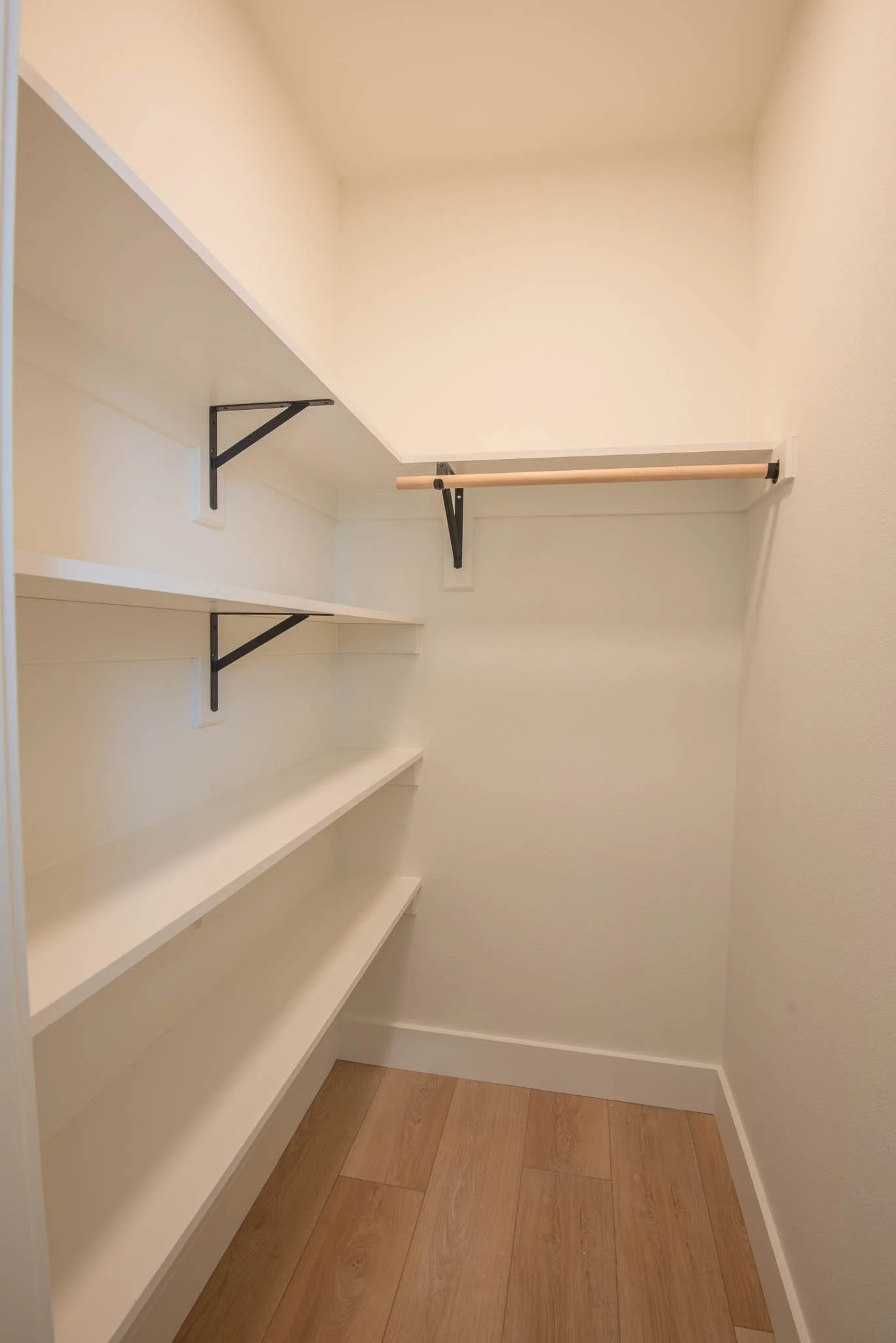 Homes for Sale_Ranchester_1407 E_Cabin 16-10.jpg