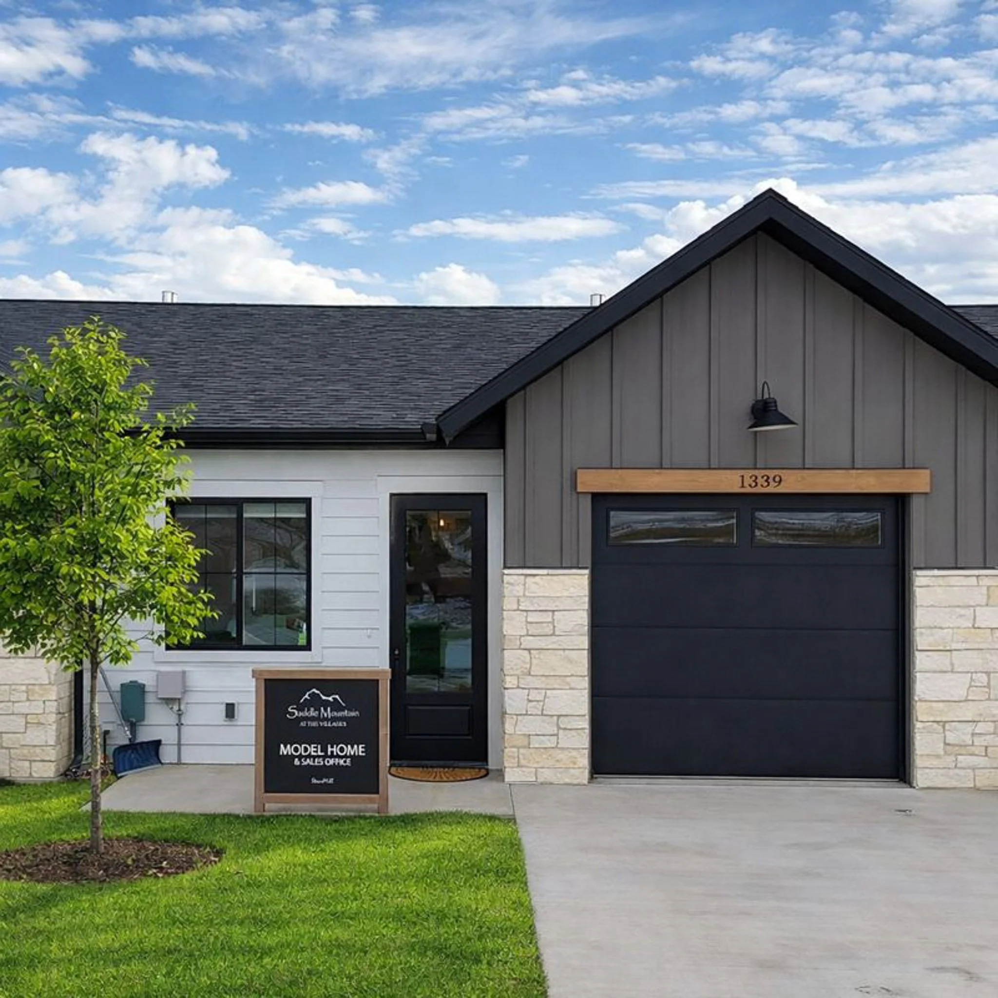 Homes for Sale_Sheridan_Buckskin Townhomes-19.jpg