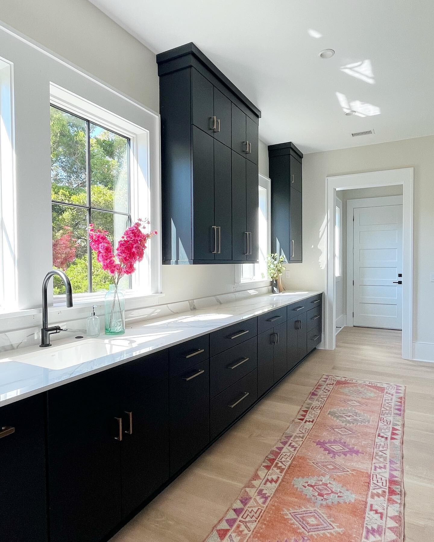 Pantry views 🤩Absolutely love the way these dark blue cabinets turned out!