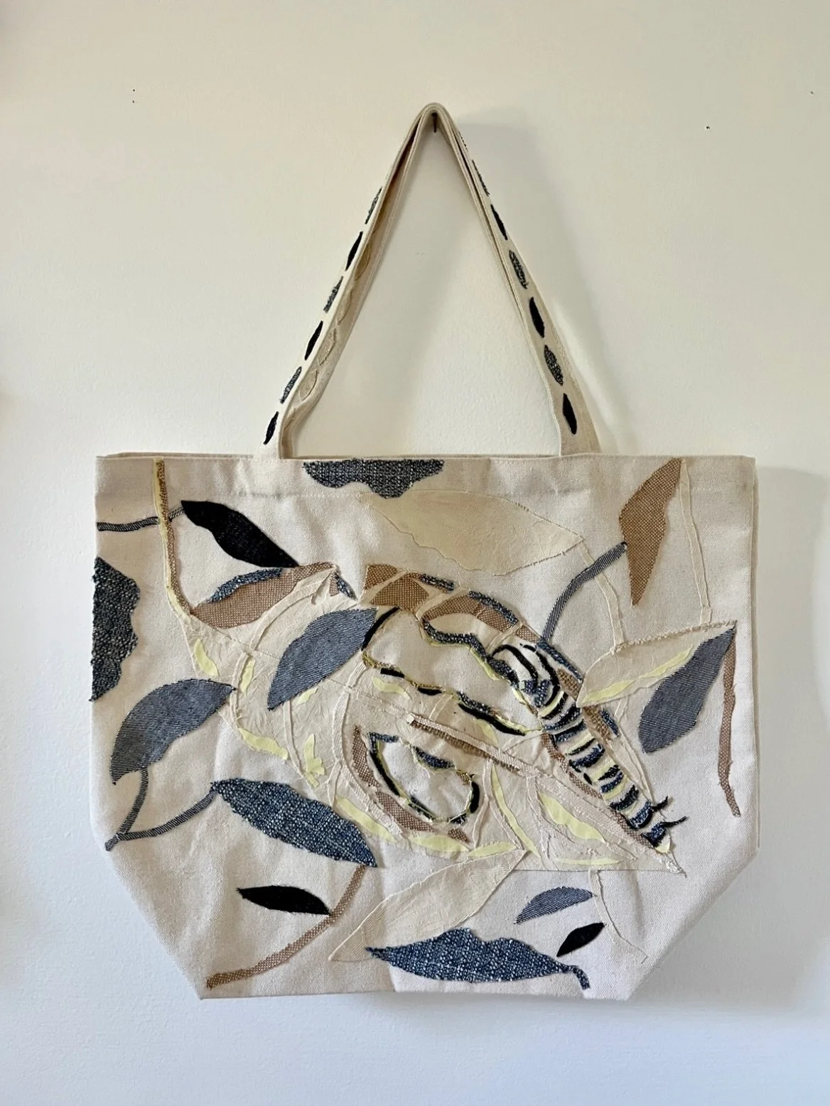 The caterpillar does not fear the cocoon! 🐛 another tote, entirely hand-cut from repurposed fabric including denim and linen.