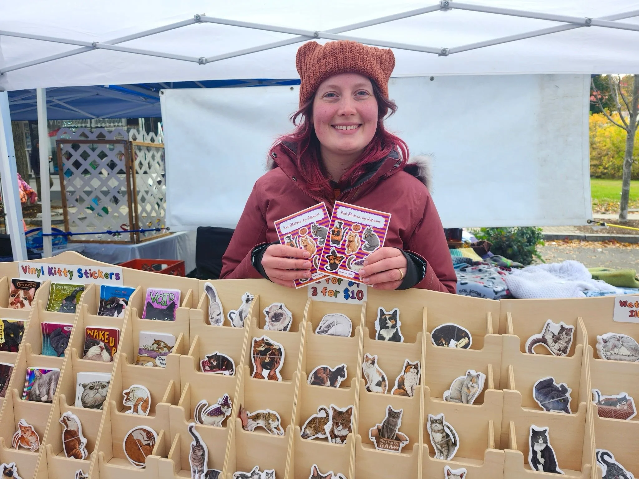 It's Harvest Festival day in @downtownbennington ☁️☀️🌨️🌧️ The weather has been all over the place (wind, rain, hail), but we're hanging in there! I'm here til 5pm