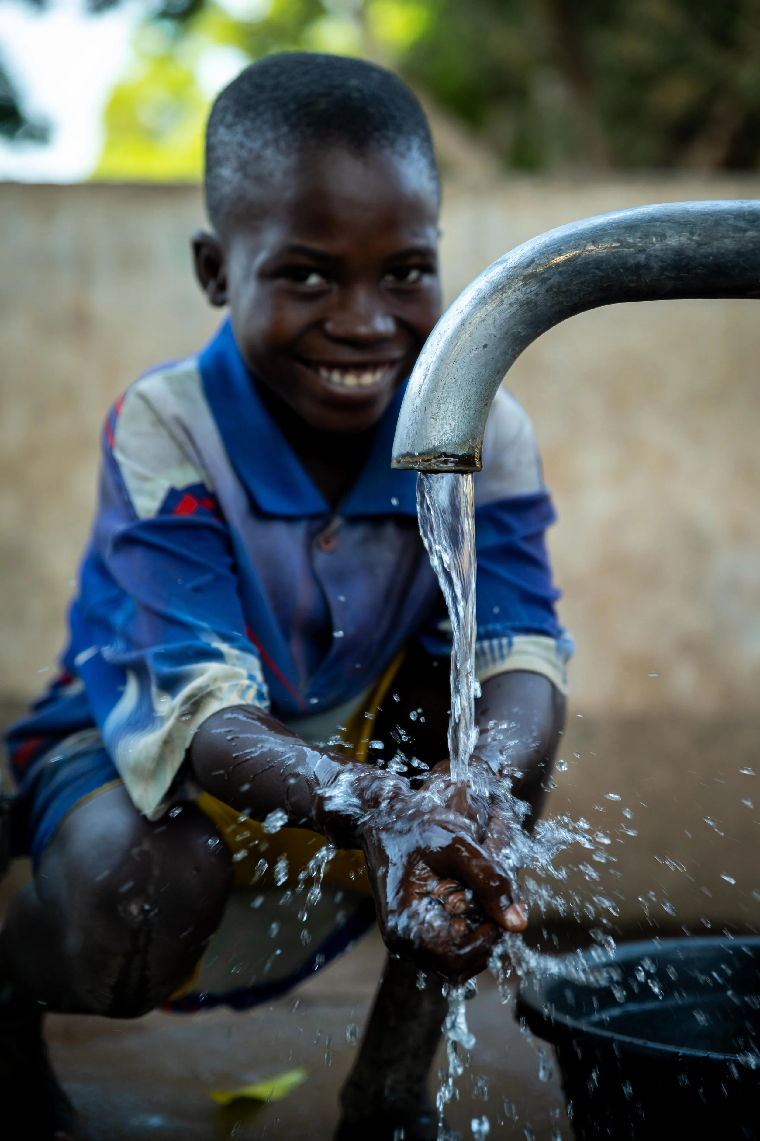 Portrait de Divin à un point d’eau construit par Solidarités International à Markounda, République centrafricaine, décembre 2025.