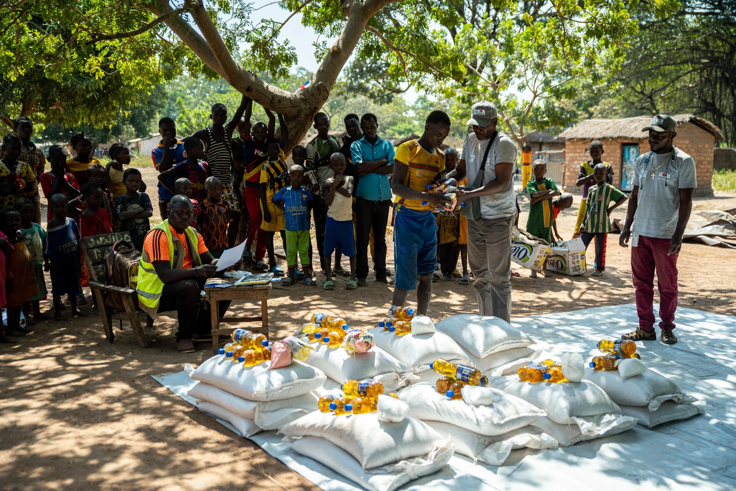 Distribution de rations alimentaires de protection menée par Solidarités International à Markounda, République centrafricaine, décembre 2025.