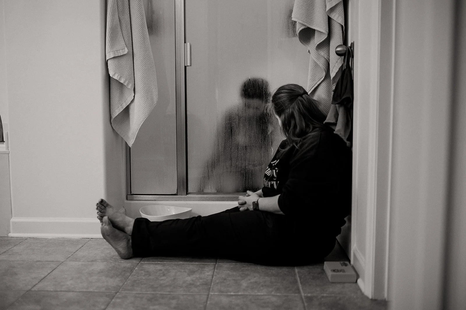 Doula supporting mother during homebirth near Nashville